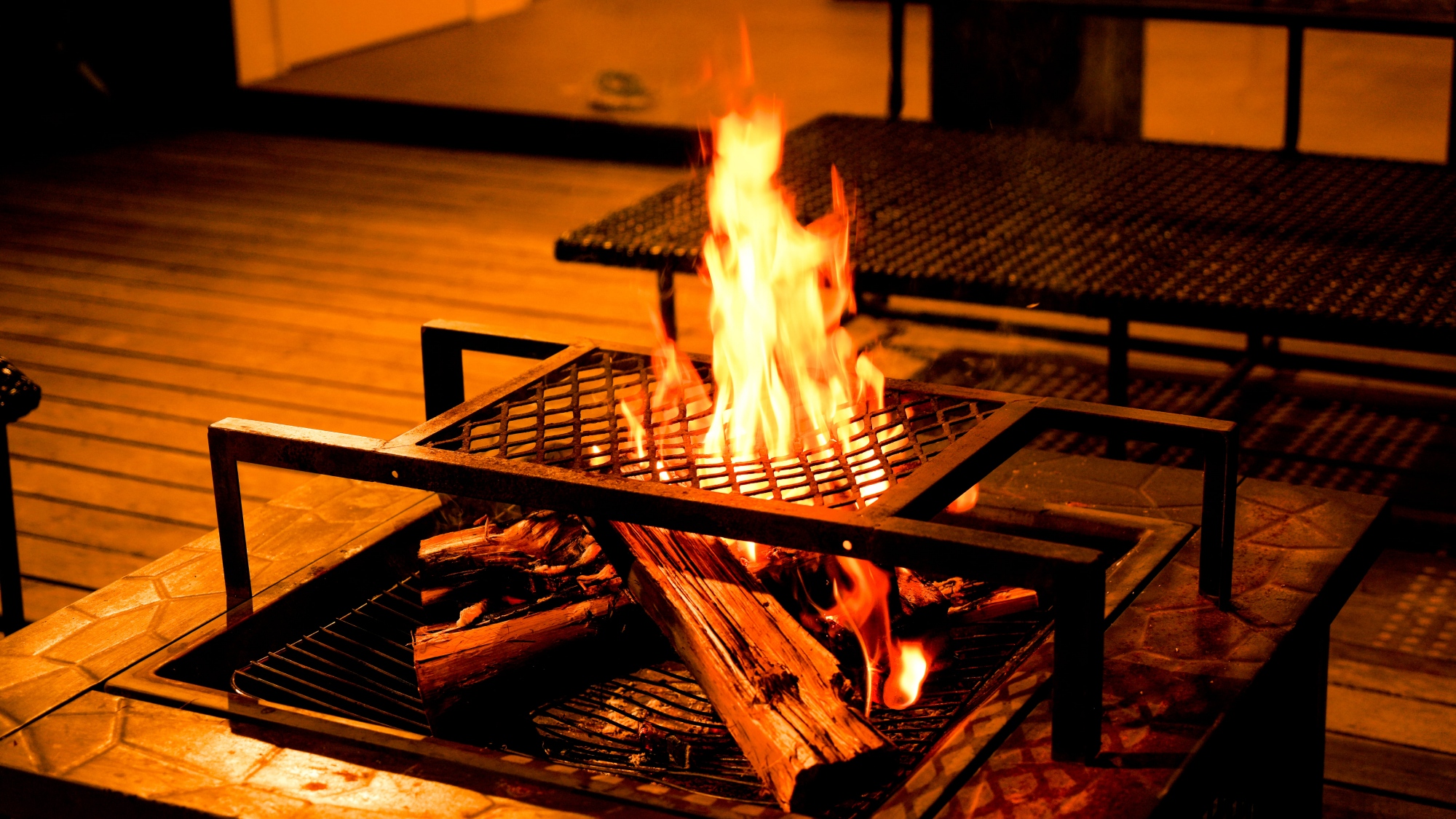  ◆屋外 - 本格的なBBQができるアウトドアキッチンも