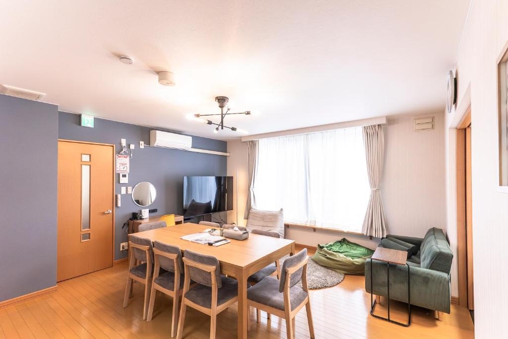 【素泊まり】【旭川スキー旅行・グループ旅行に最適】広々3LDK＆BBQできるガレージ付き。最大12名