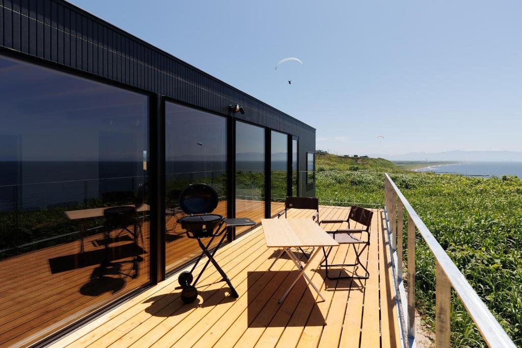 【素泊まり】夕凪｜モダンな絶景の崖上ヴィラ｜札幌から車で1時間。日本海を望むオーシャンビュー