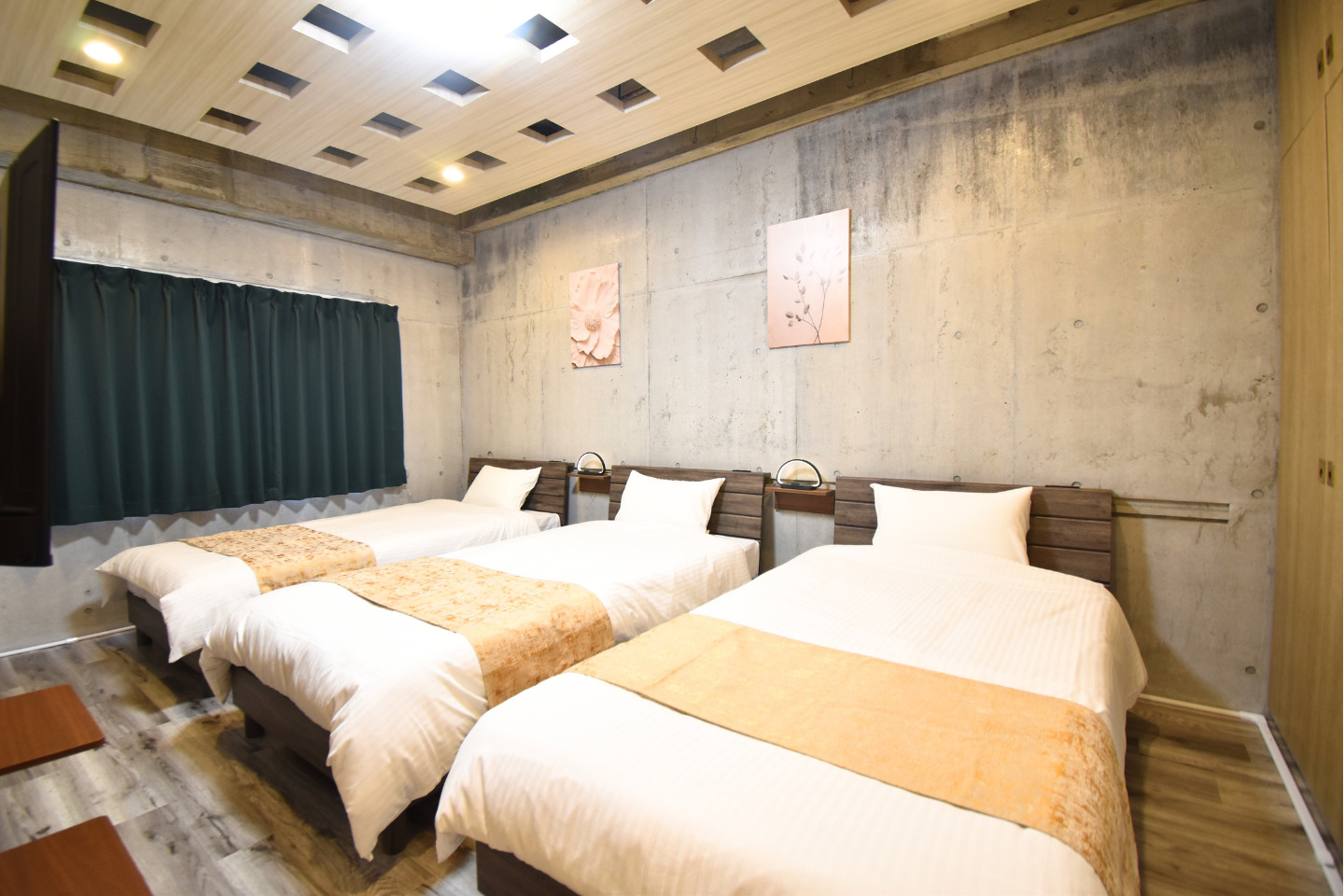 【501】寝室1(シングル&times;3)