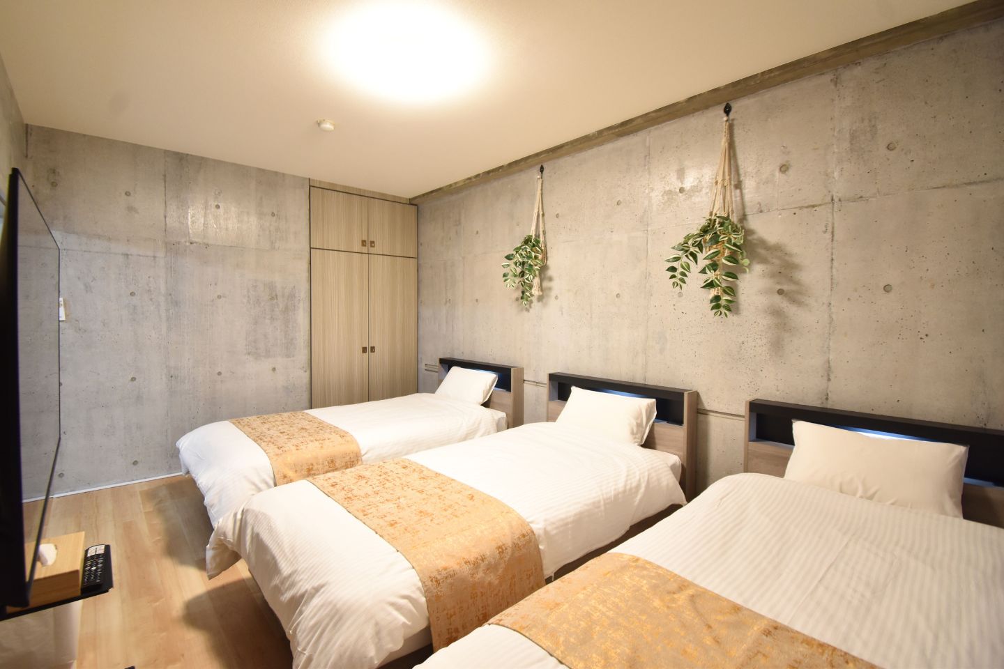 【402】寝室1(シングル&times;3)