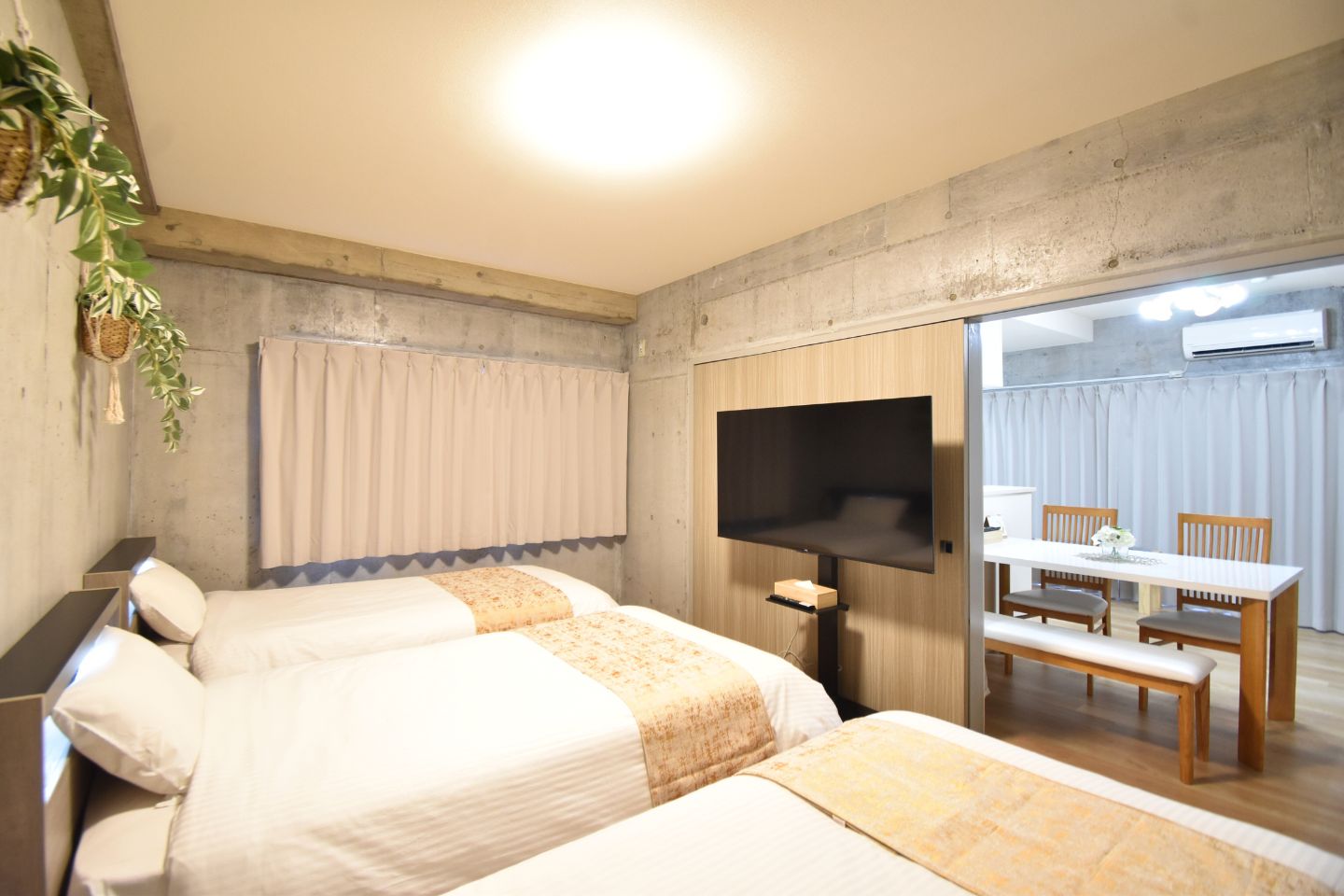 【402】寝室1(シングル&times;3)