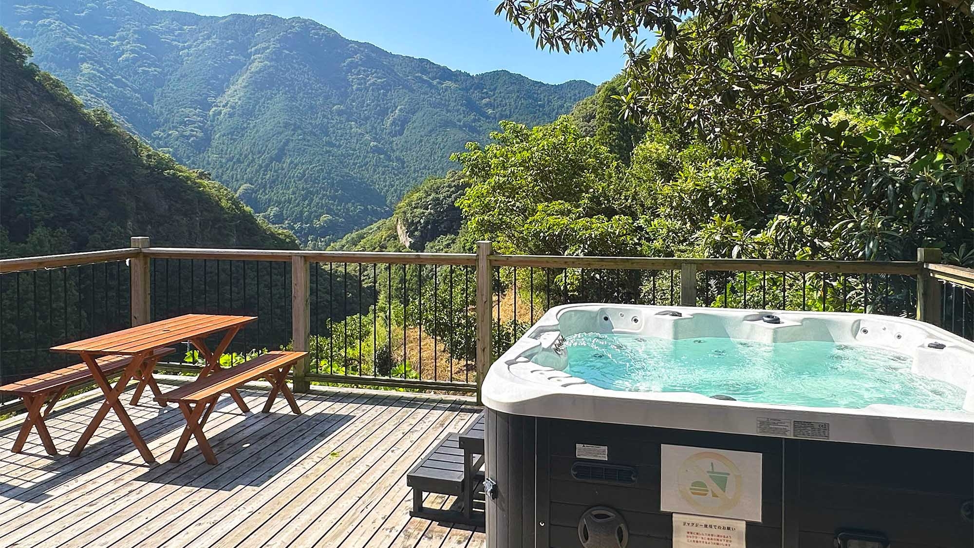 【春SALE】【素泊】和歌山の自然を絶景のテラスから満喫　専用ジャグジーで疲れも吹き飛び最高の休日を