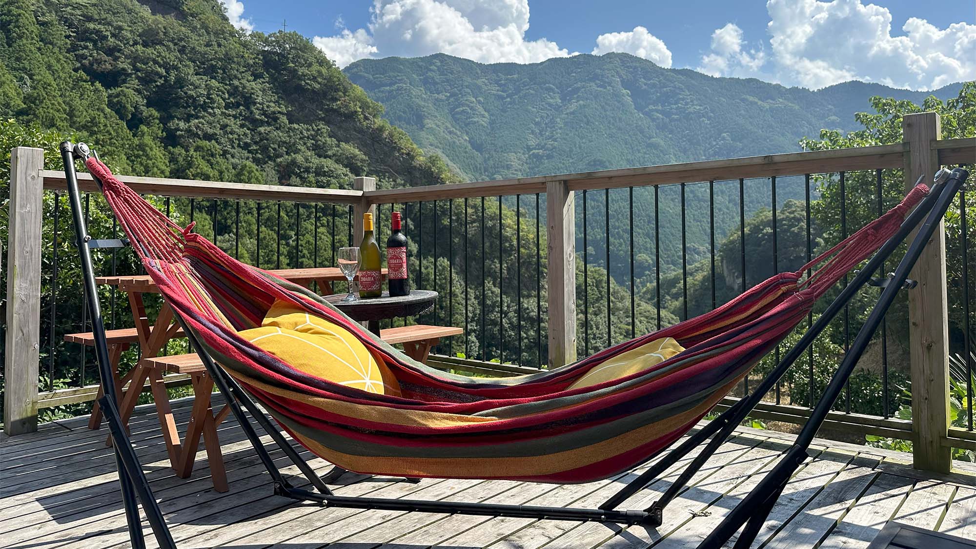 ・【ハンモック】自然の空気を感じながらのんびり過ごすひととき　眼下には雲が広がることも