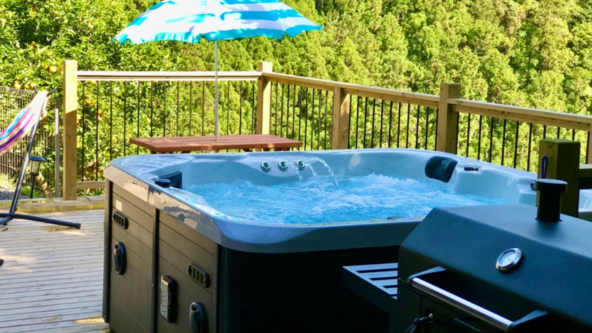 ・【ジャグジー】自然の中で身も心もリラックス　鳥のさえずりをBGMに非日常をお楽しみください