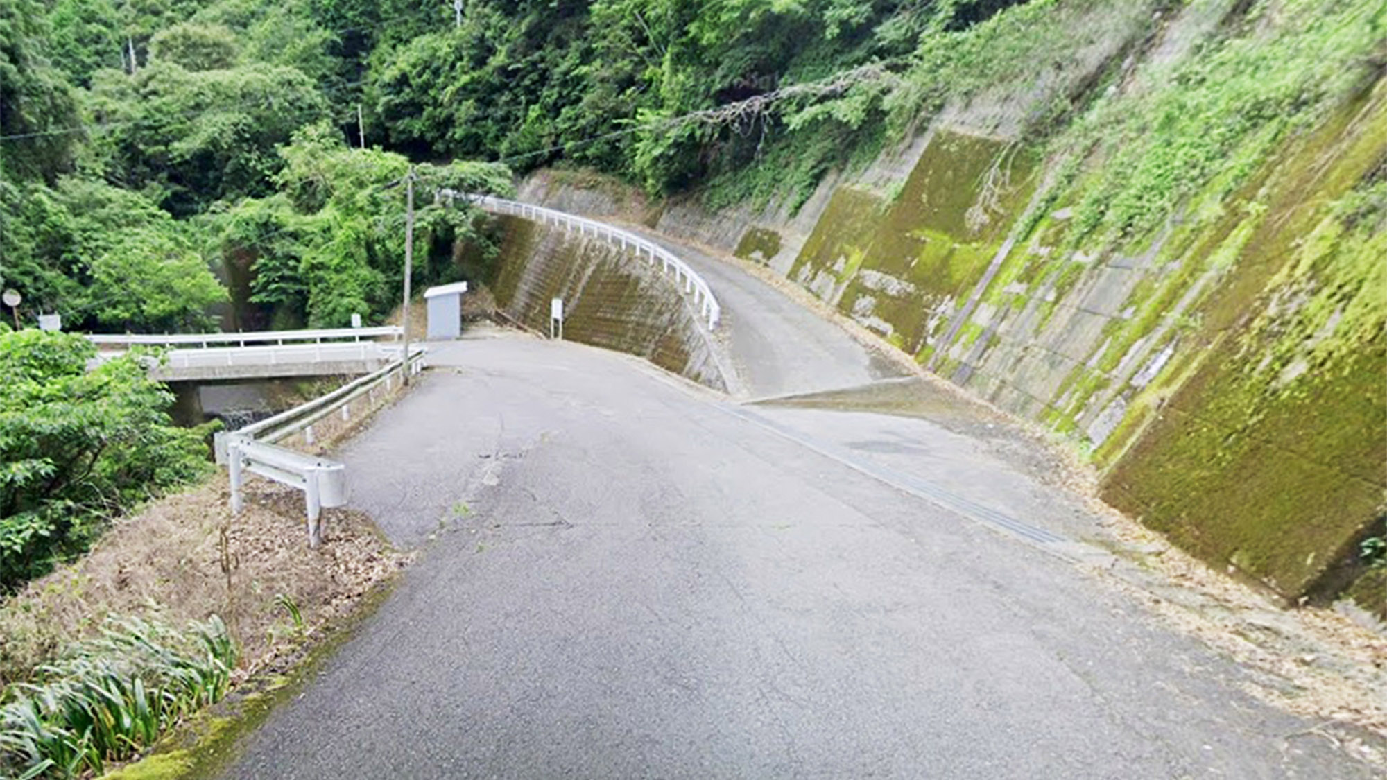 ・【アクセス道路】自然の中のハイランドビュー　お車で安心してお越しいただけます