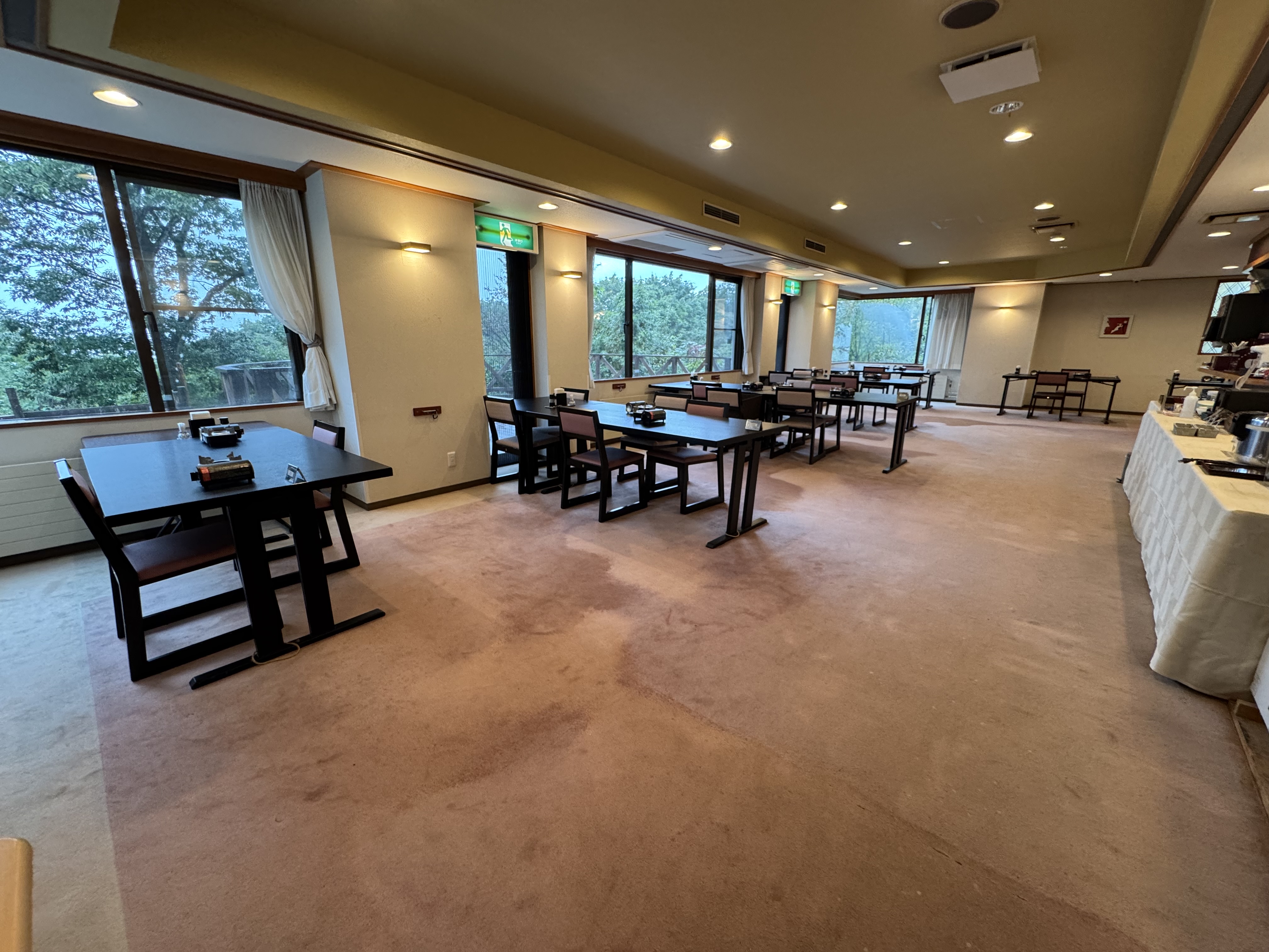 レストラン会場ではペットとご一緒にお食事ができます