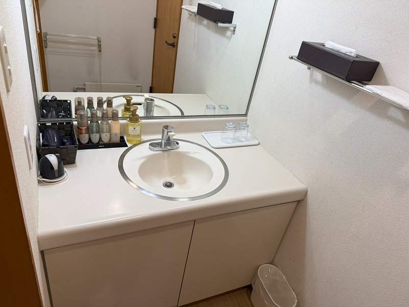 【洋モダンスーペリア洋室】38平米　トリプルベッド+ソファー