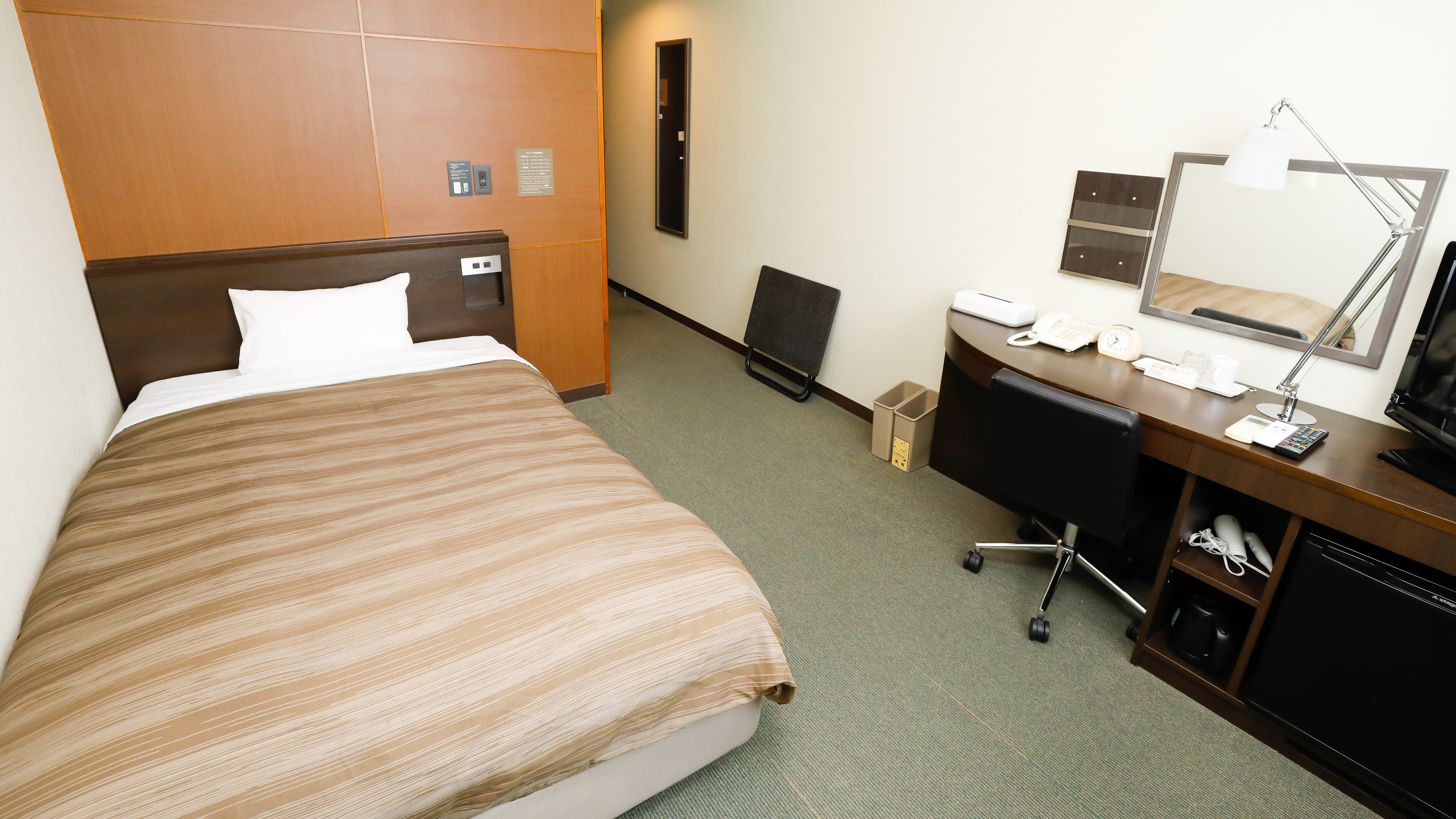 本館シングル／シンプルで落ち着くお部屋です。（客室一例）