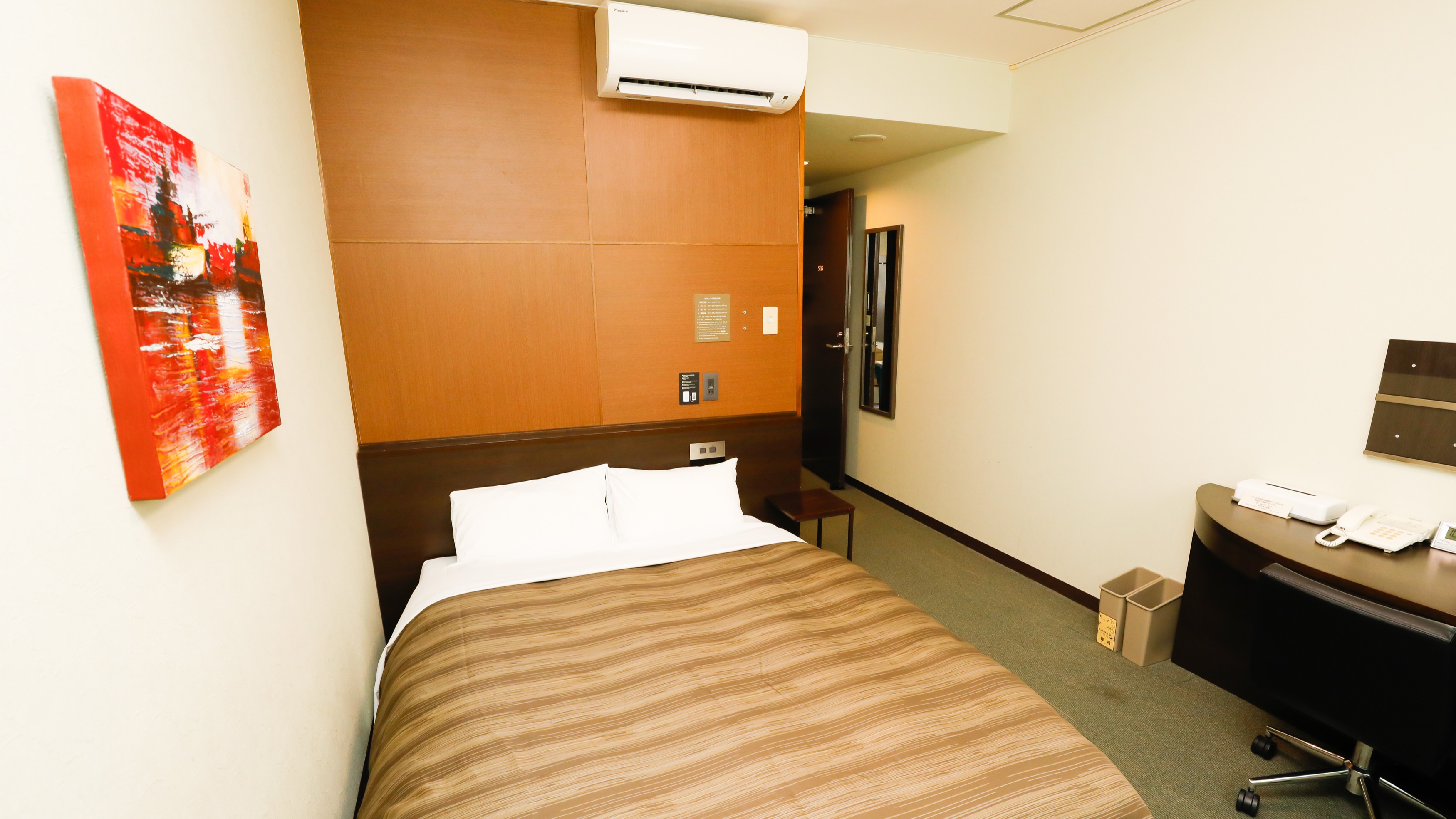 本館セミダブル／本館客室はユニットバス・ウォシュレット完備で安心です。（客室一例）