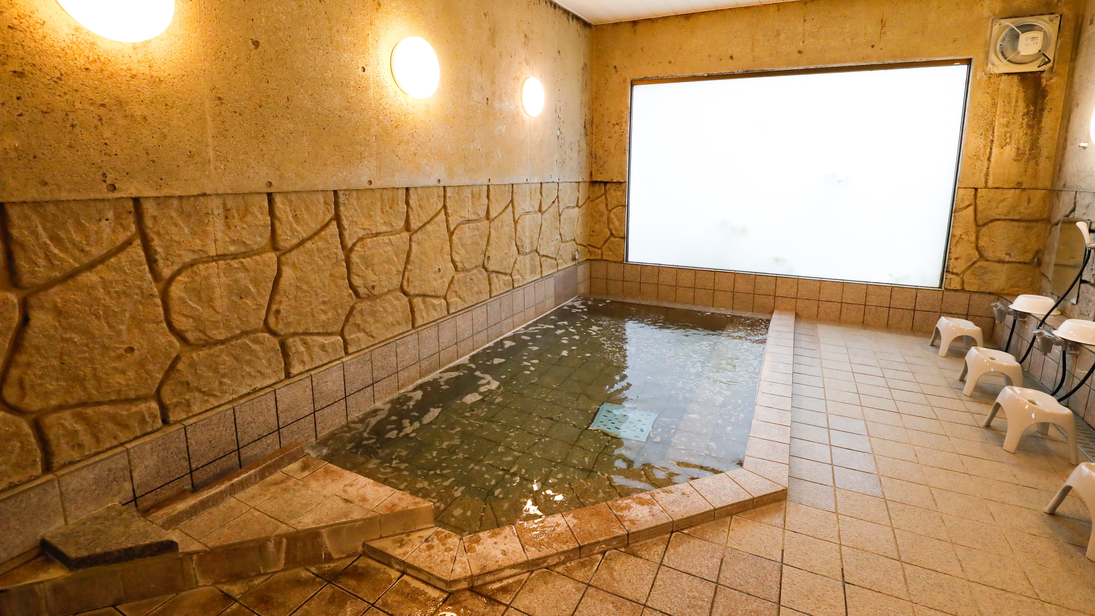 大浴場／夜16時～23時、朝6時30分～9時までご利用いただけます。（一例）