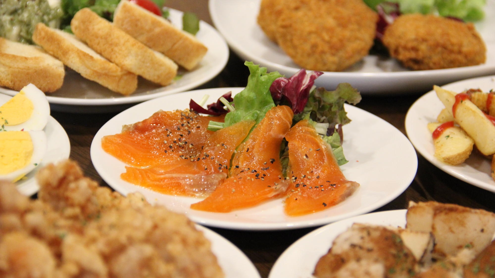 【せんべろプラン】夜は「1ドリンク＋1フード」付き！朝は軽朝食付き！夜も朝もお得♪