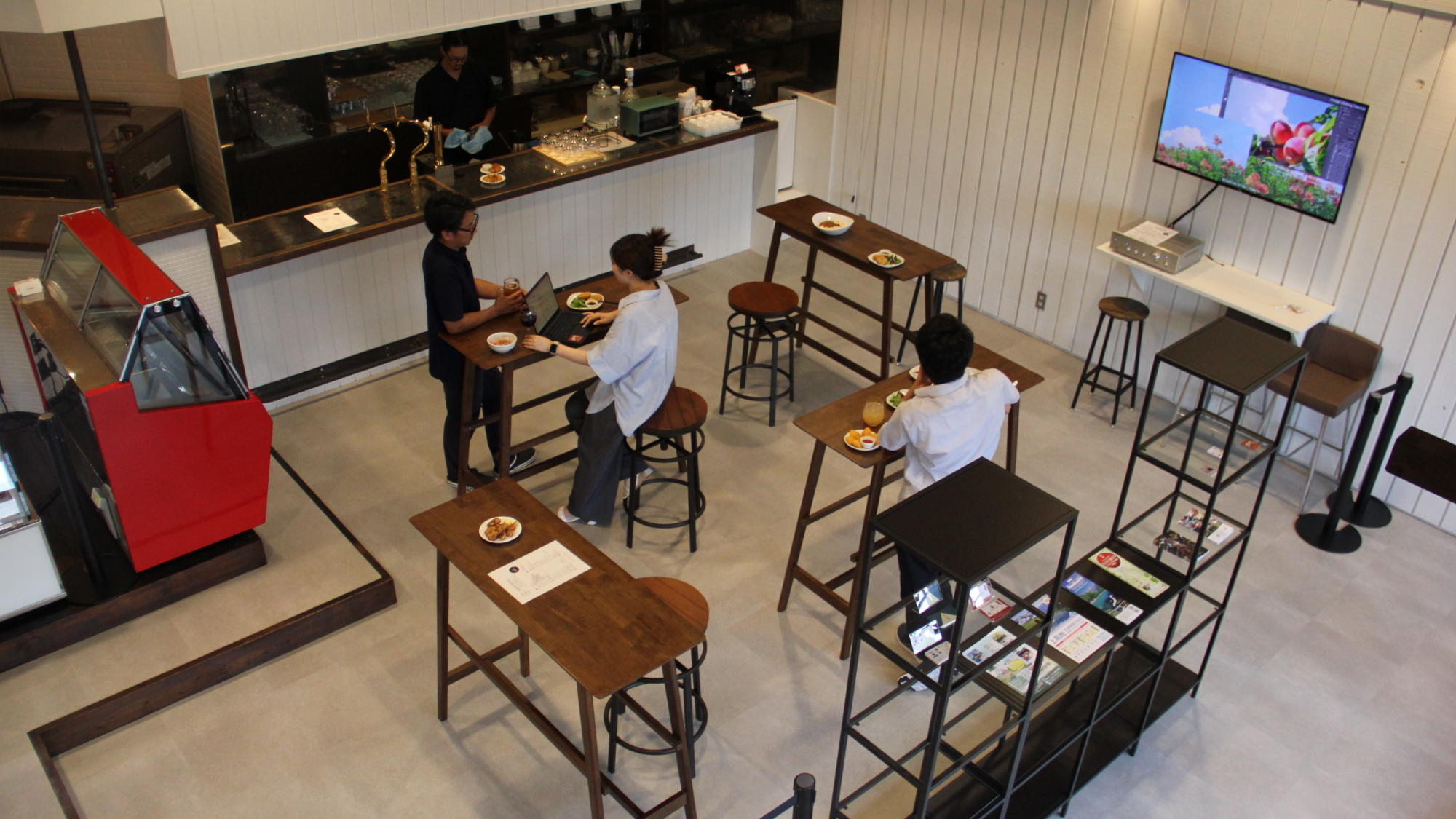 併設カフェバー　＋S