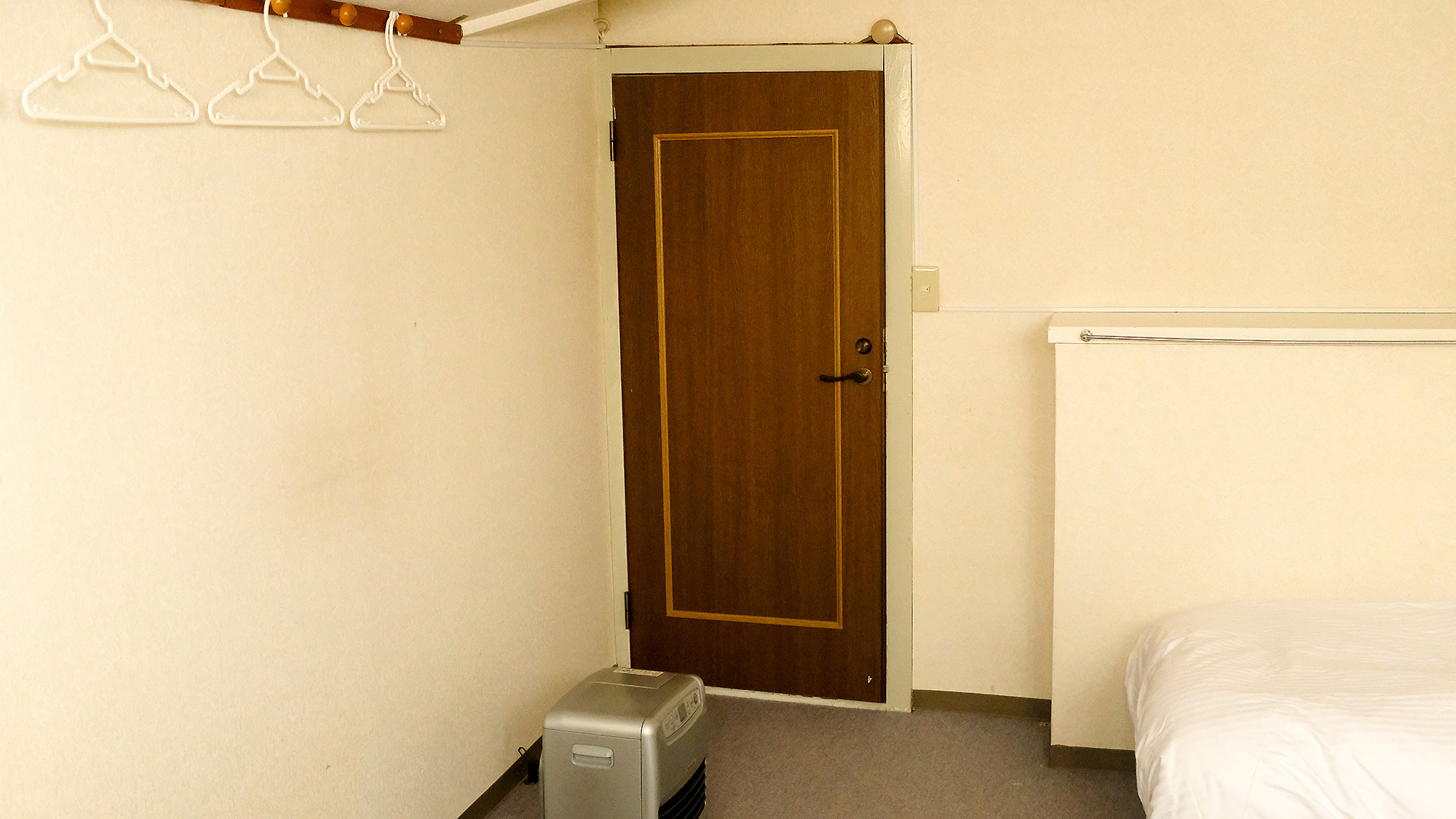 ・【お部屋】機能的なハンガーラック付き！旅の準備もスムーズに♪