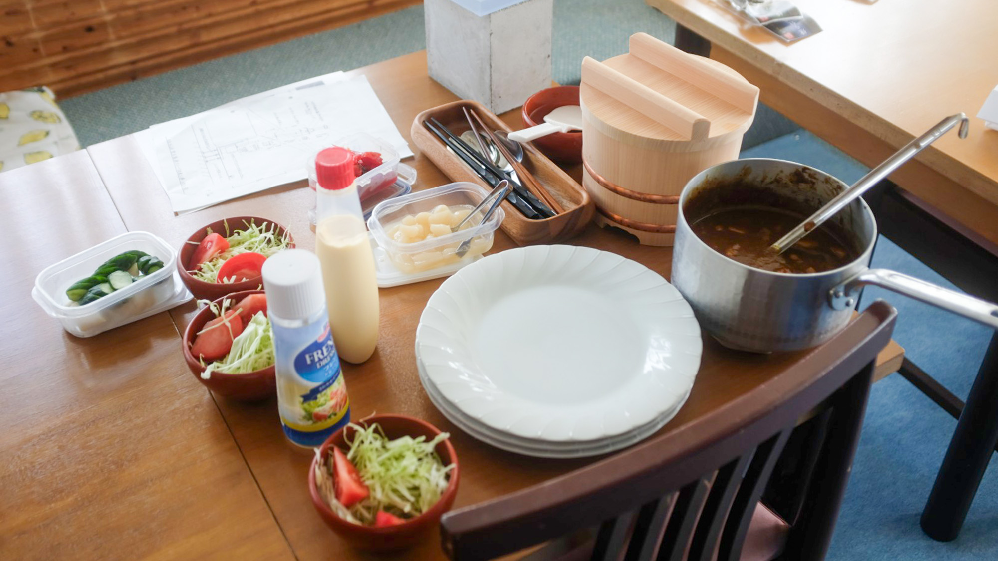 ・【昼食】ランチタイムも食堂で。心尽くしの宿主人の手料理で、最高の一日を