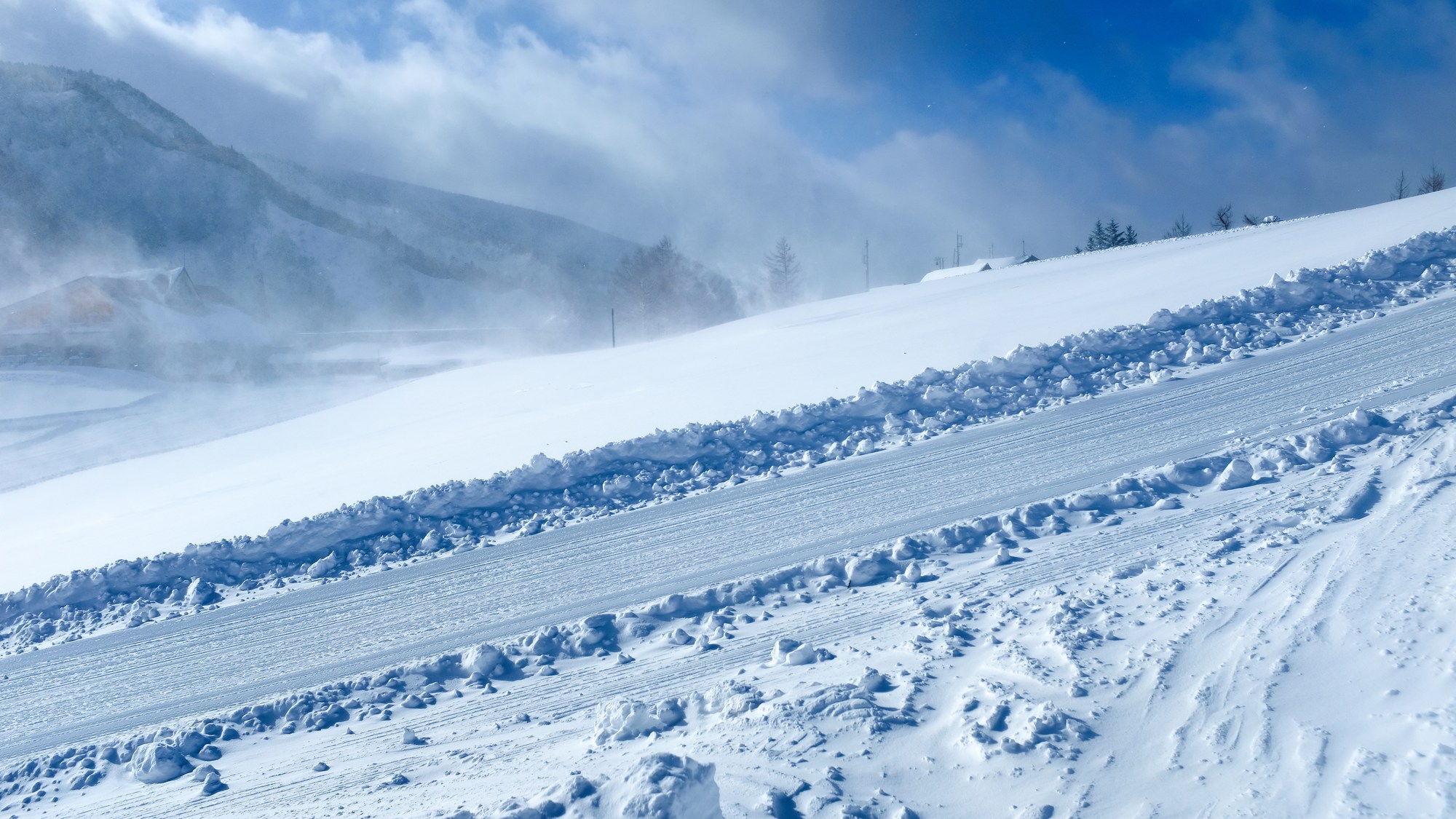 ・【スキー場】本州最高級のパウダースノー。大自然を生かした北斜面のコースを満喫できます