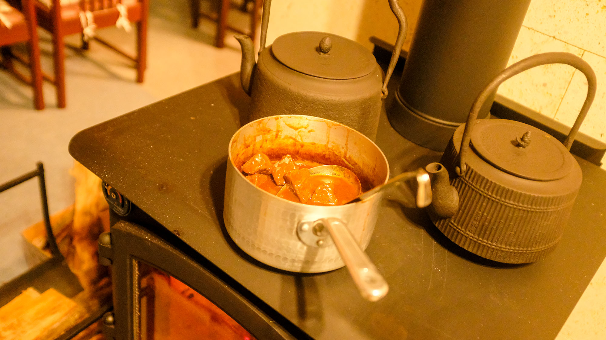 ・【暖炉】自然の熱でじっくり加熱♪食欲をそそる香りが食堂いっぱいに広がります！