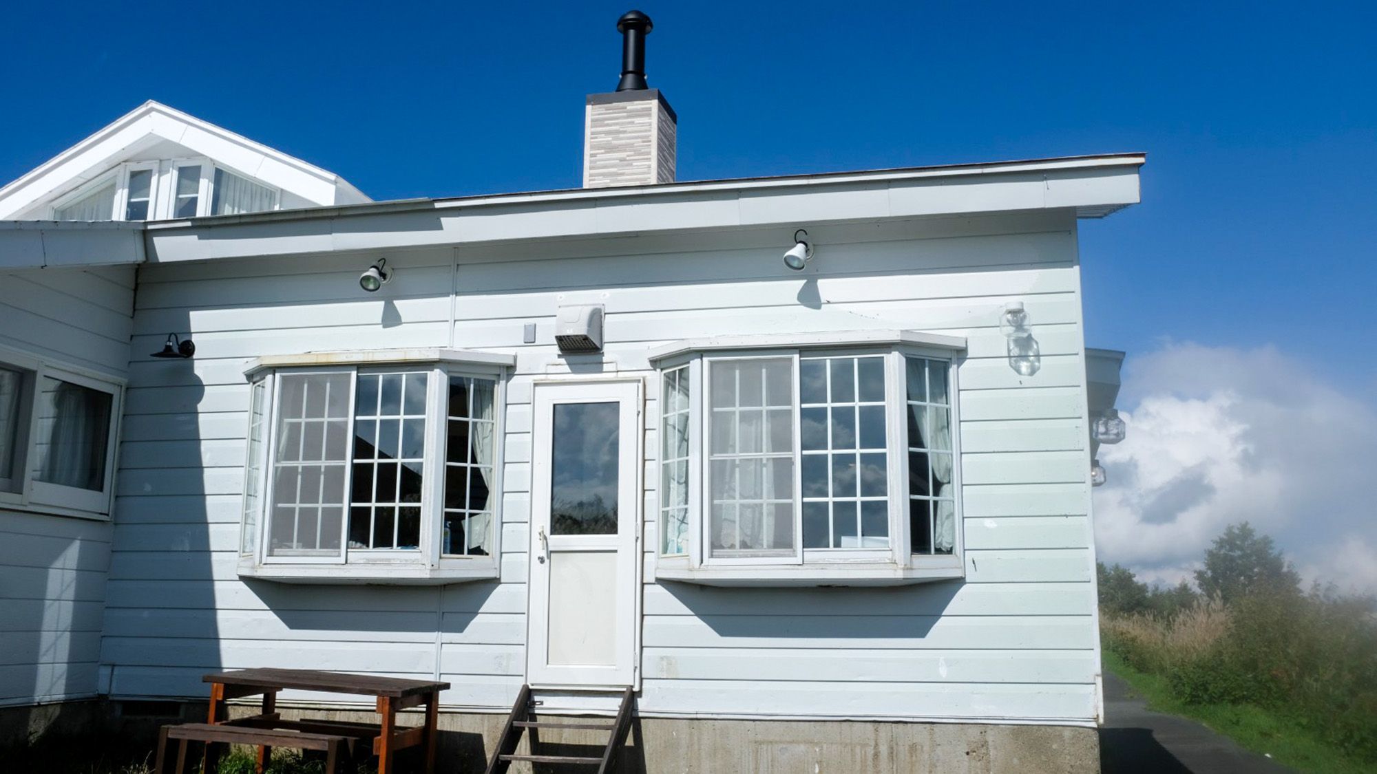 ・【外観】標高1,350mの天元台高原に立地。圧巻の山々に囲まれた空間をご堪能ください