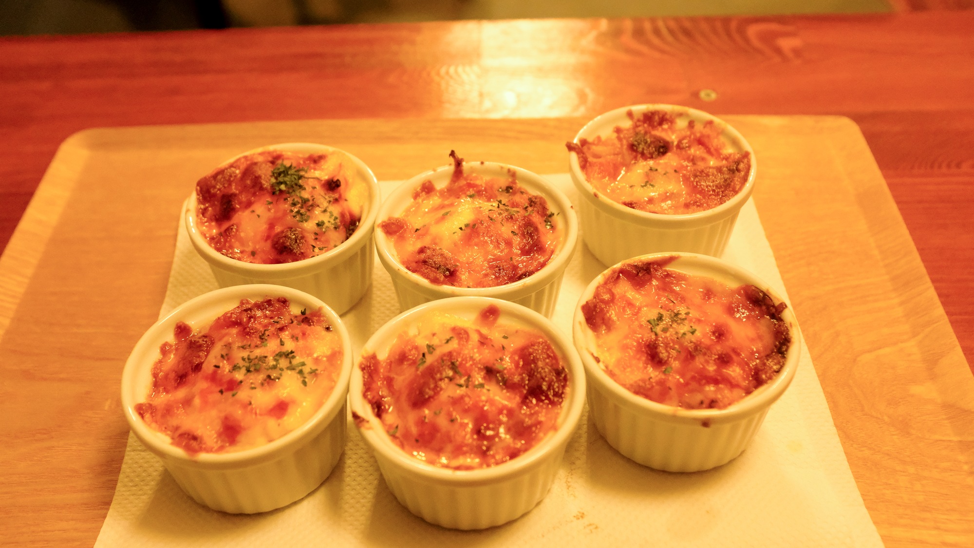 ・【ご夕食】手料理一例。香ばしい焼き目のグラタンはアツアツを召し上がれ
