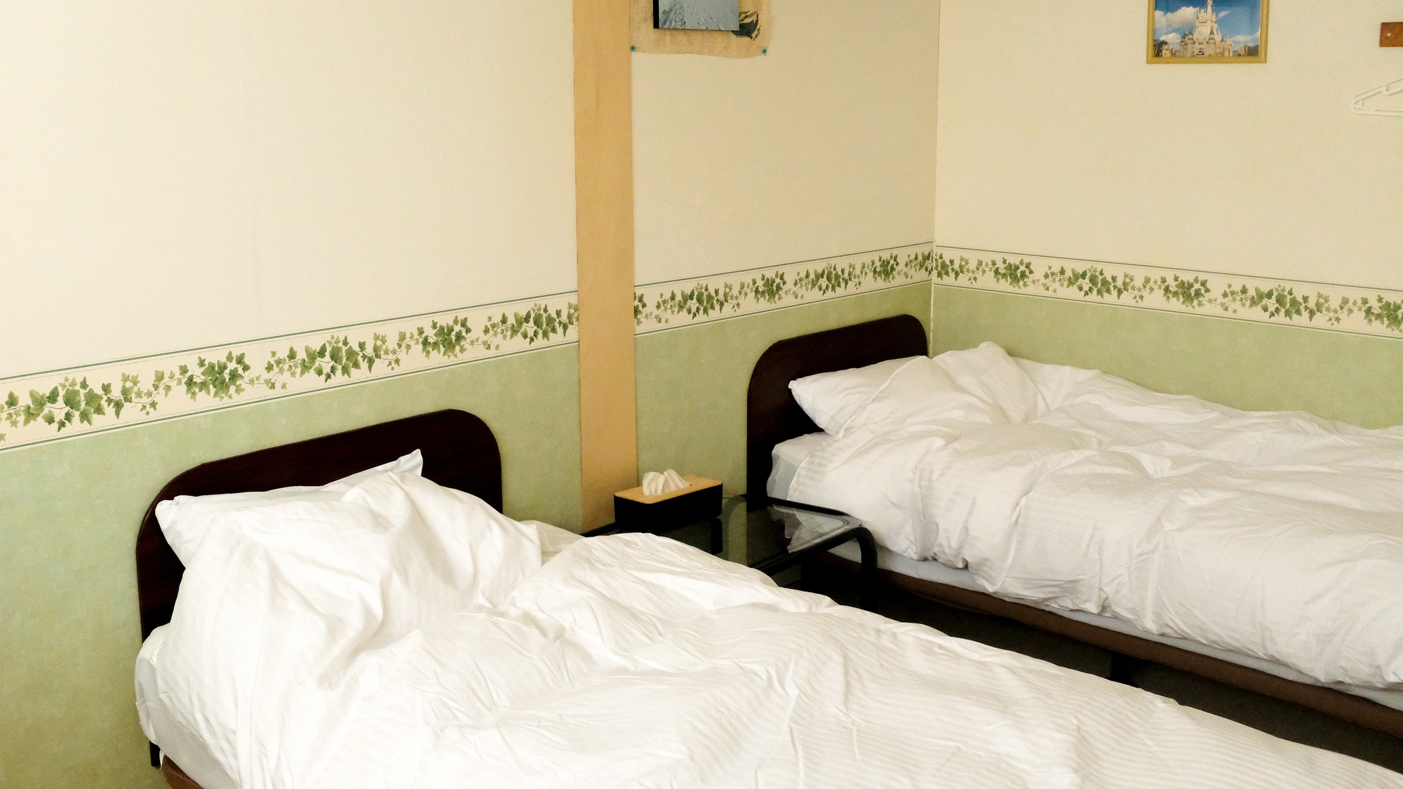 ・【ツインルーム】シングルベッド2台。アクティビティで疲れた夜はぐっすりお休みください