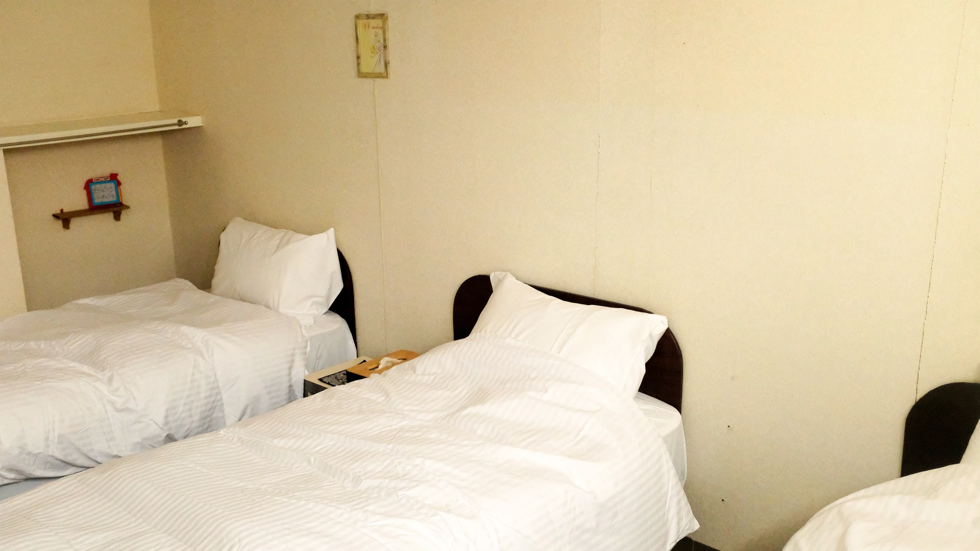 ・【トリプルルーム】シングルベッド3台。登山やウィンタースポーツの拠点にも最適です