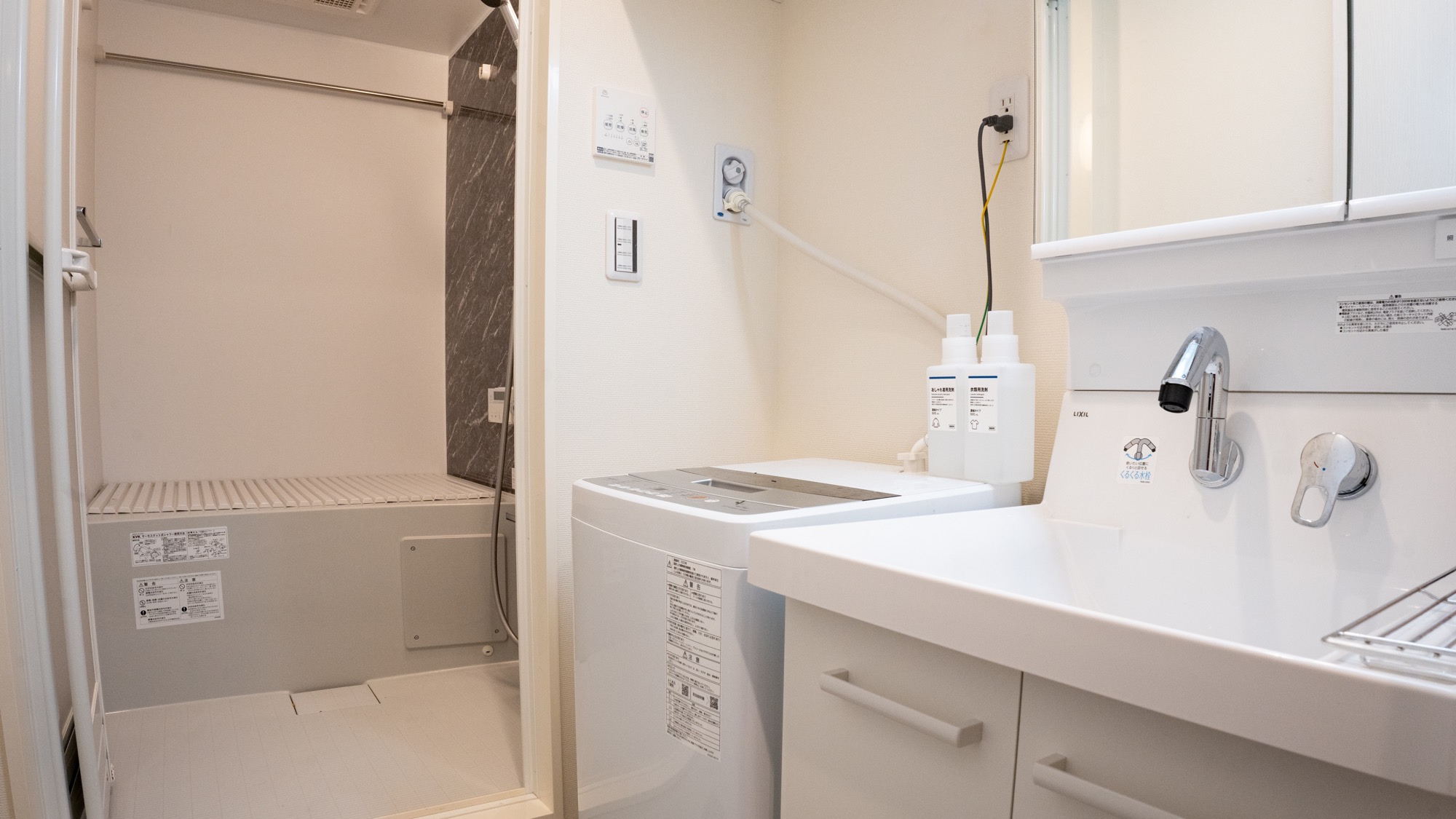 2F 使いやすい洗面所。洗濯機もあり、便利に利用できます