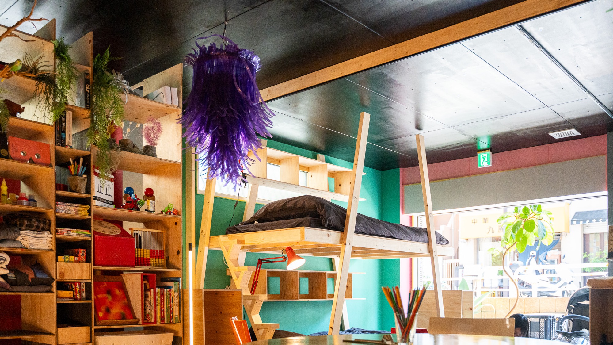 1F 部屋からみた外に日中の風景