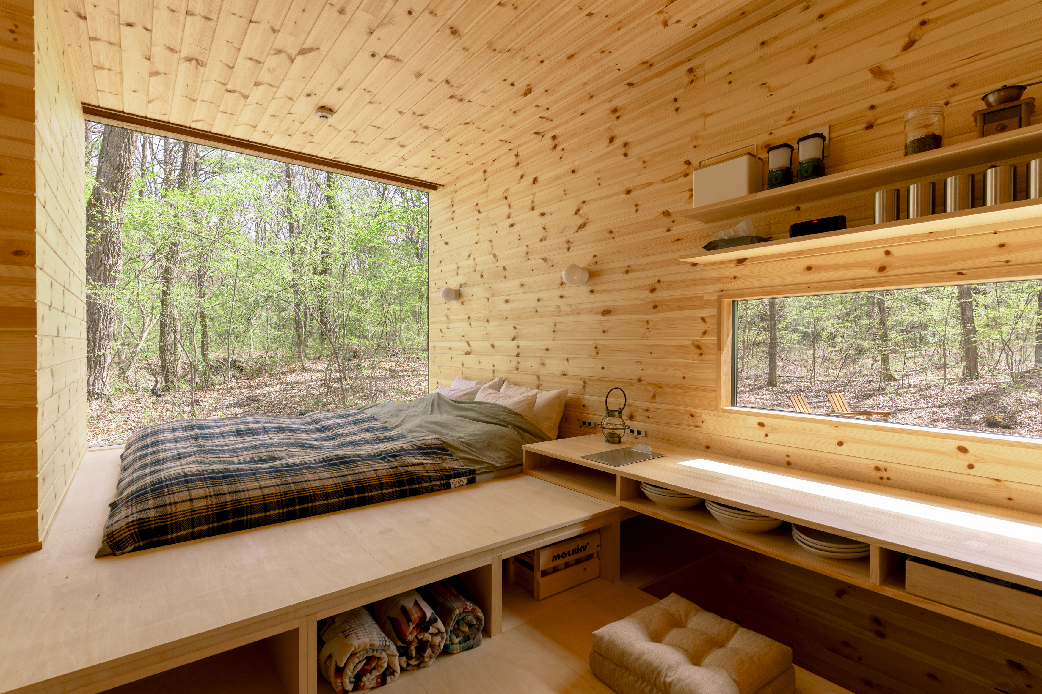 室内_メイン窓_斜め2