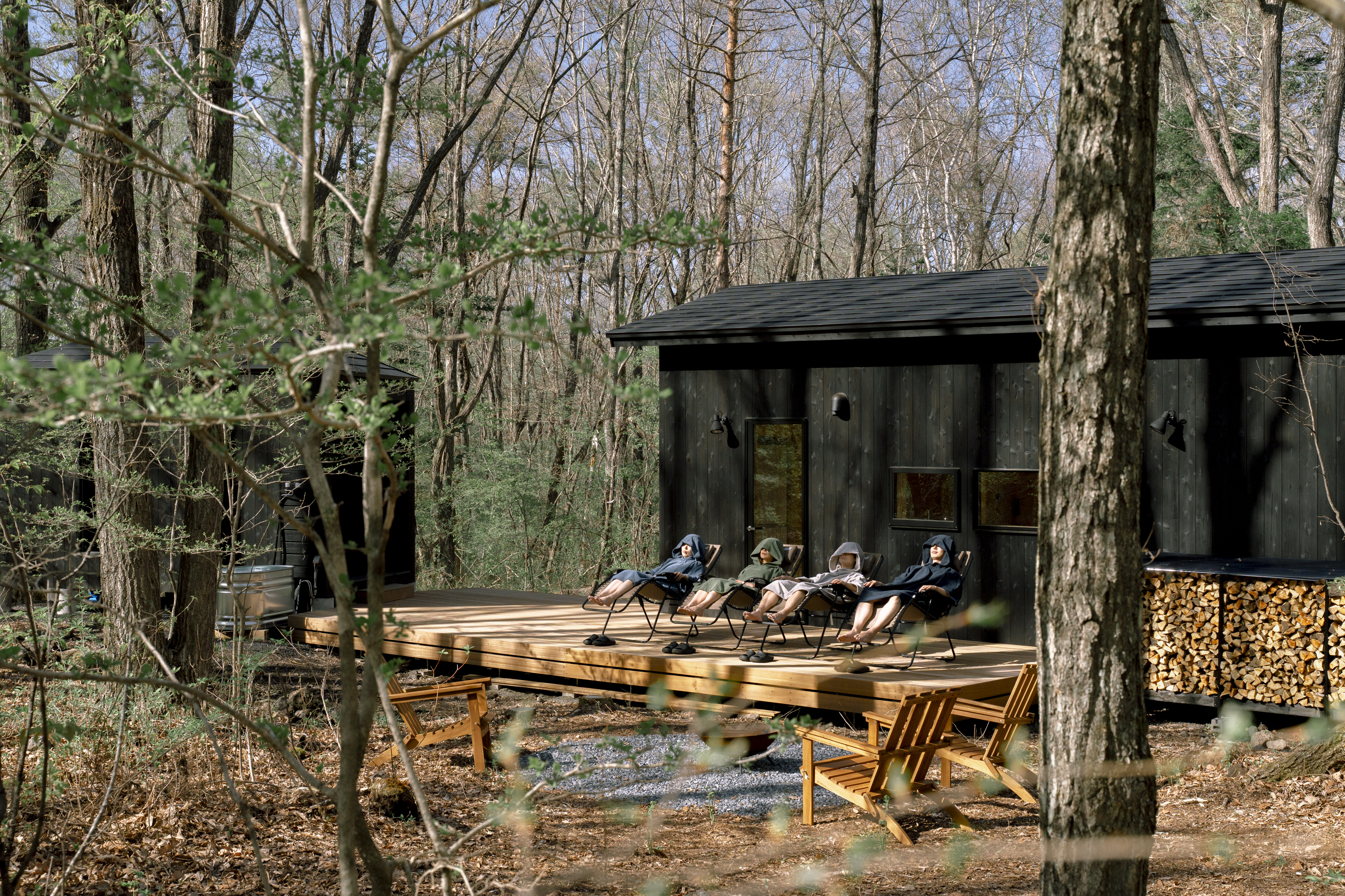 外観_外観ひき_人あり