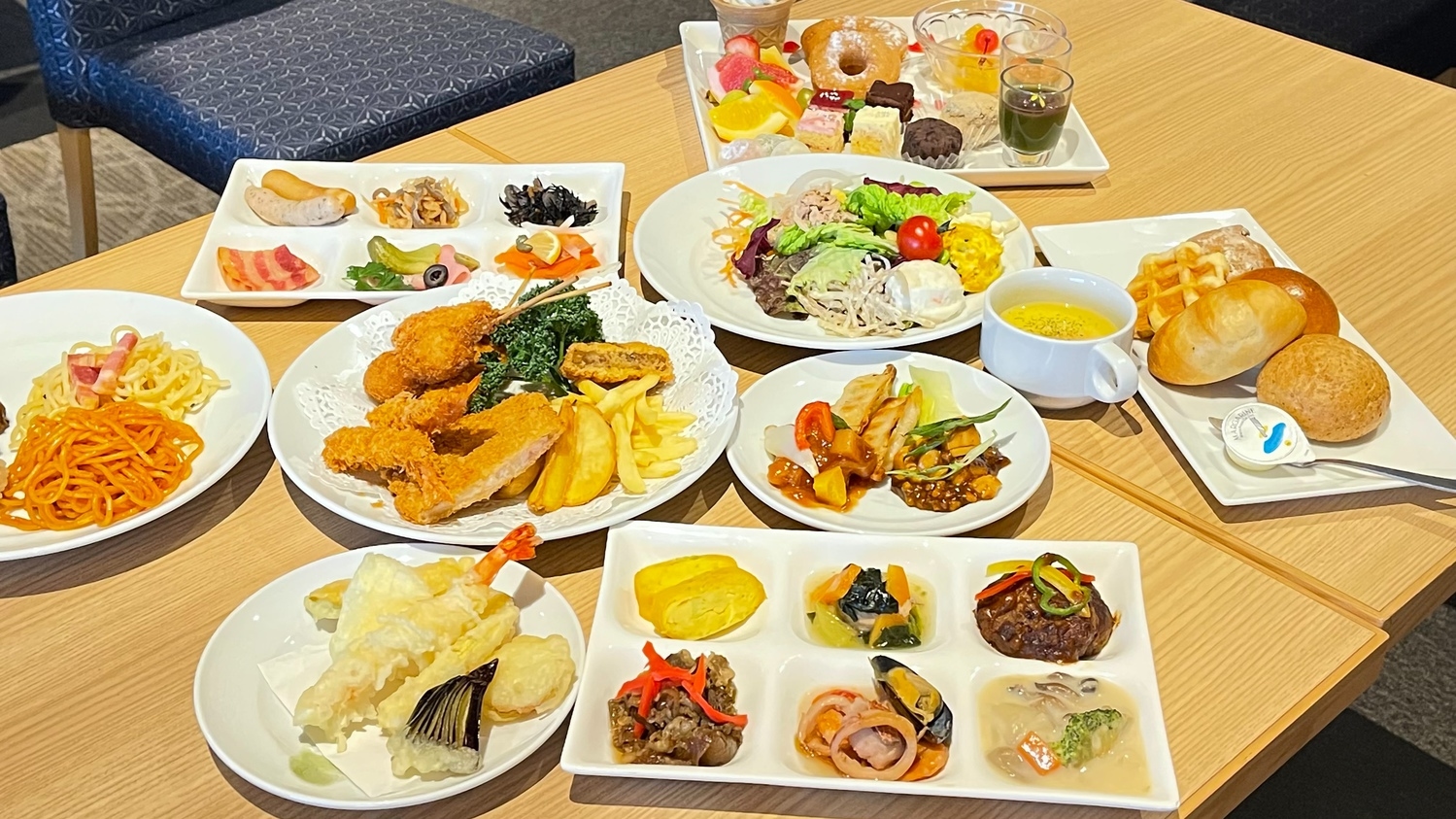 【12時チェックイン/昼食付き】大阪ベイエリアを望むレストランで和洋中30種を楽しむランチビュッフェ