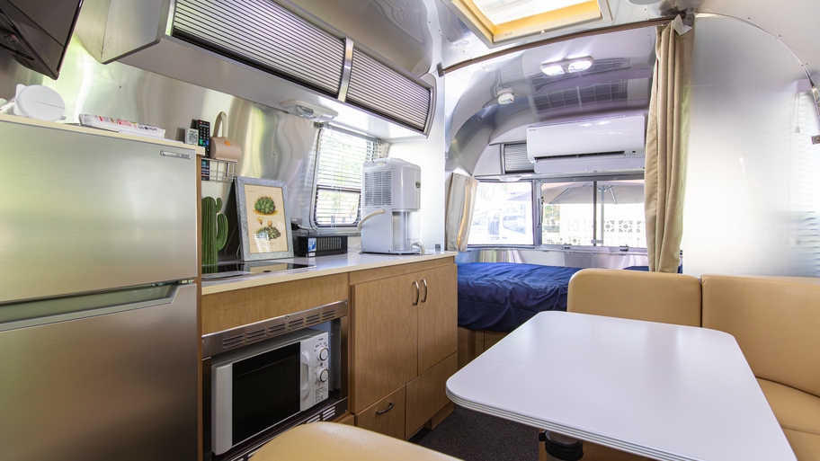 【2連泊】充実設備のトレーラーハウスステイ♪洗濯機・乾燥機完備で連泊でも安心☆【素泊まり】