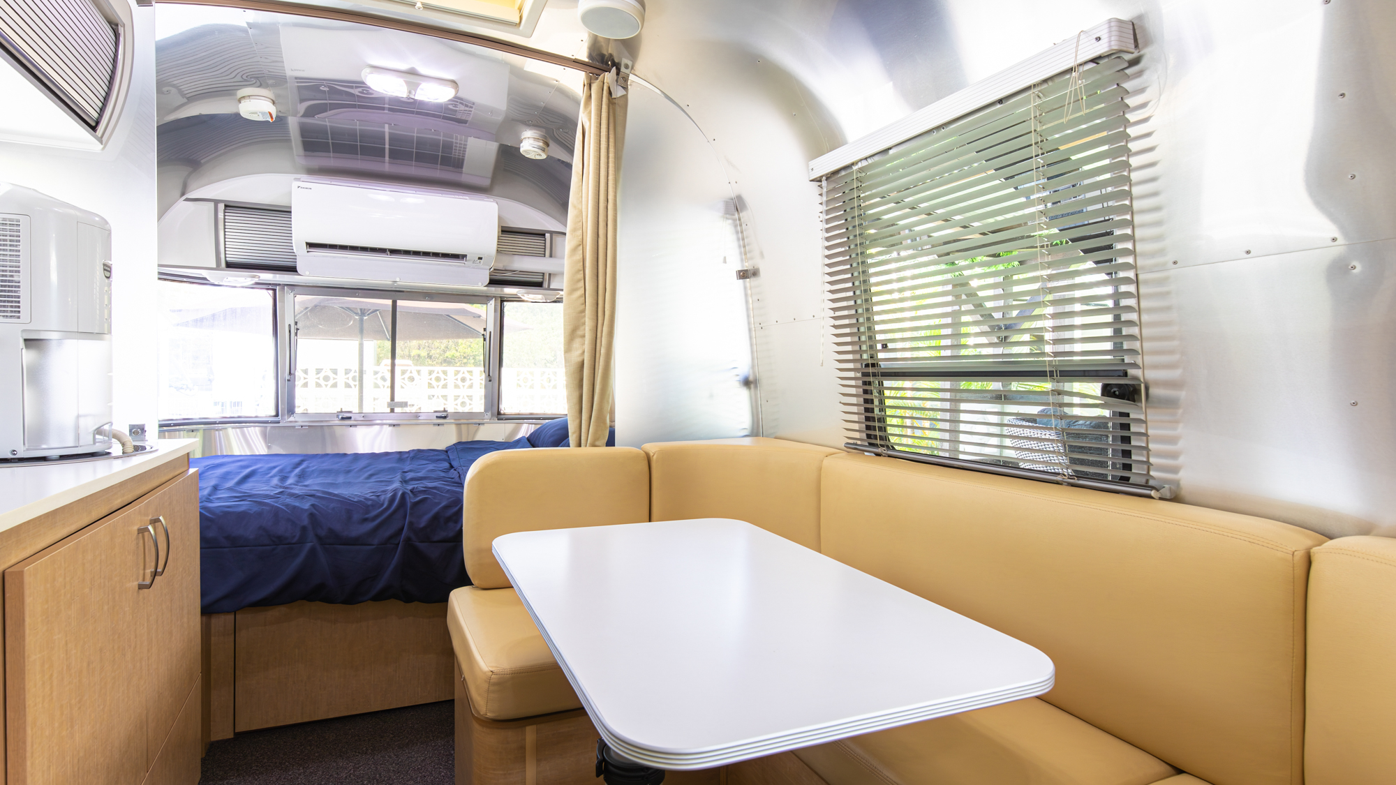 トレーラー【ダイニング】