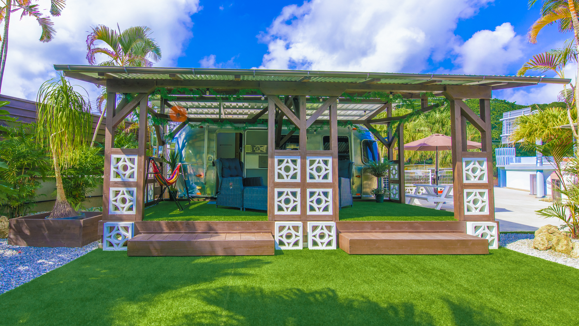 屋根付きオープンデッキ