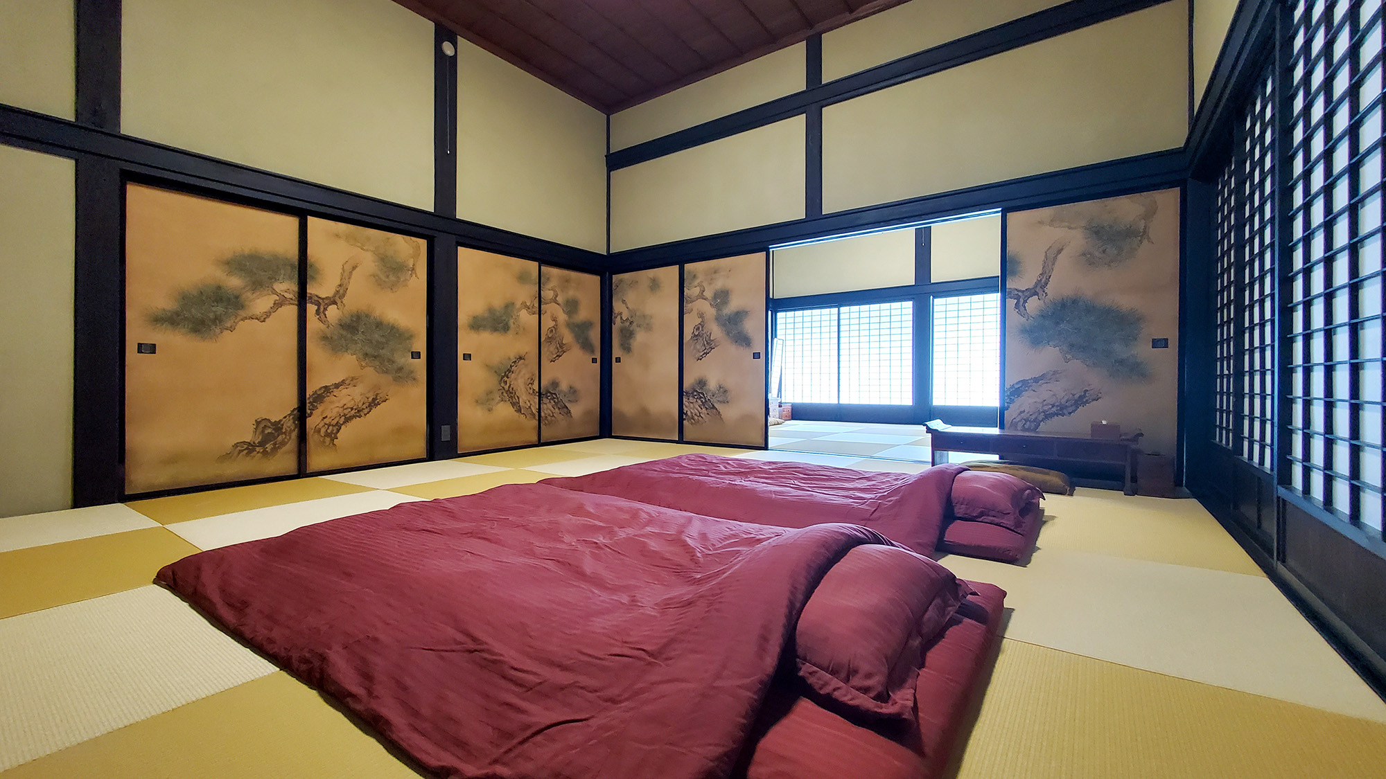 布団はセルフで敷いていただくスタイル。気兼ねなくご利用いただけます。