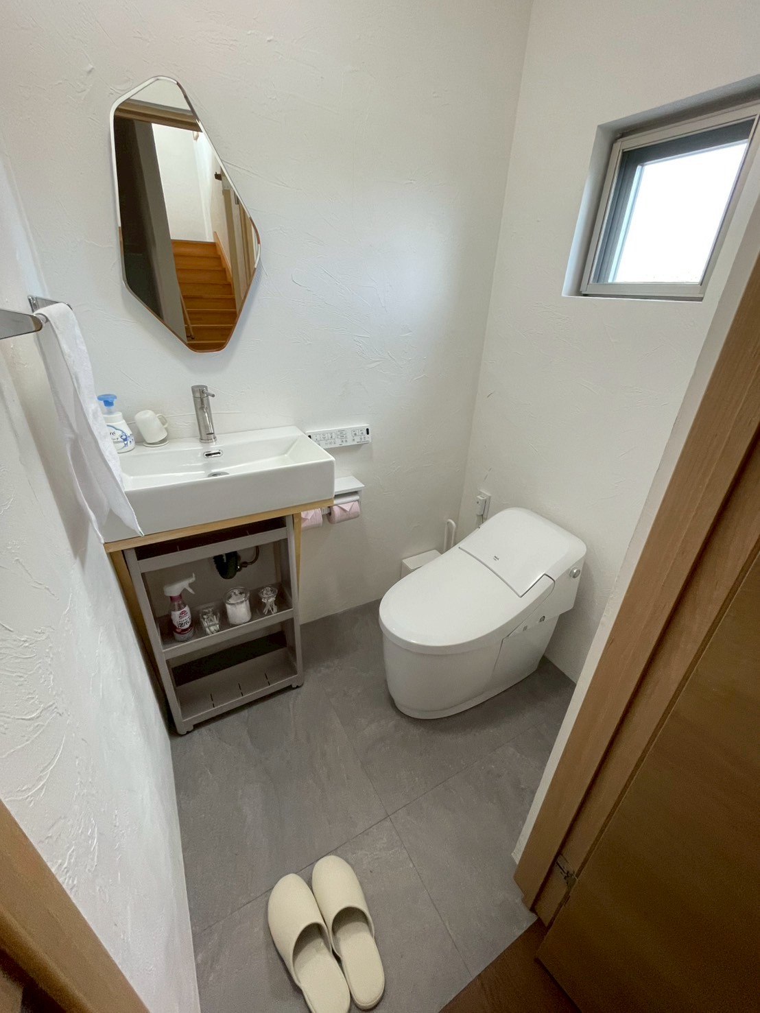 ２階トイレルーム