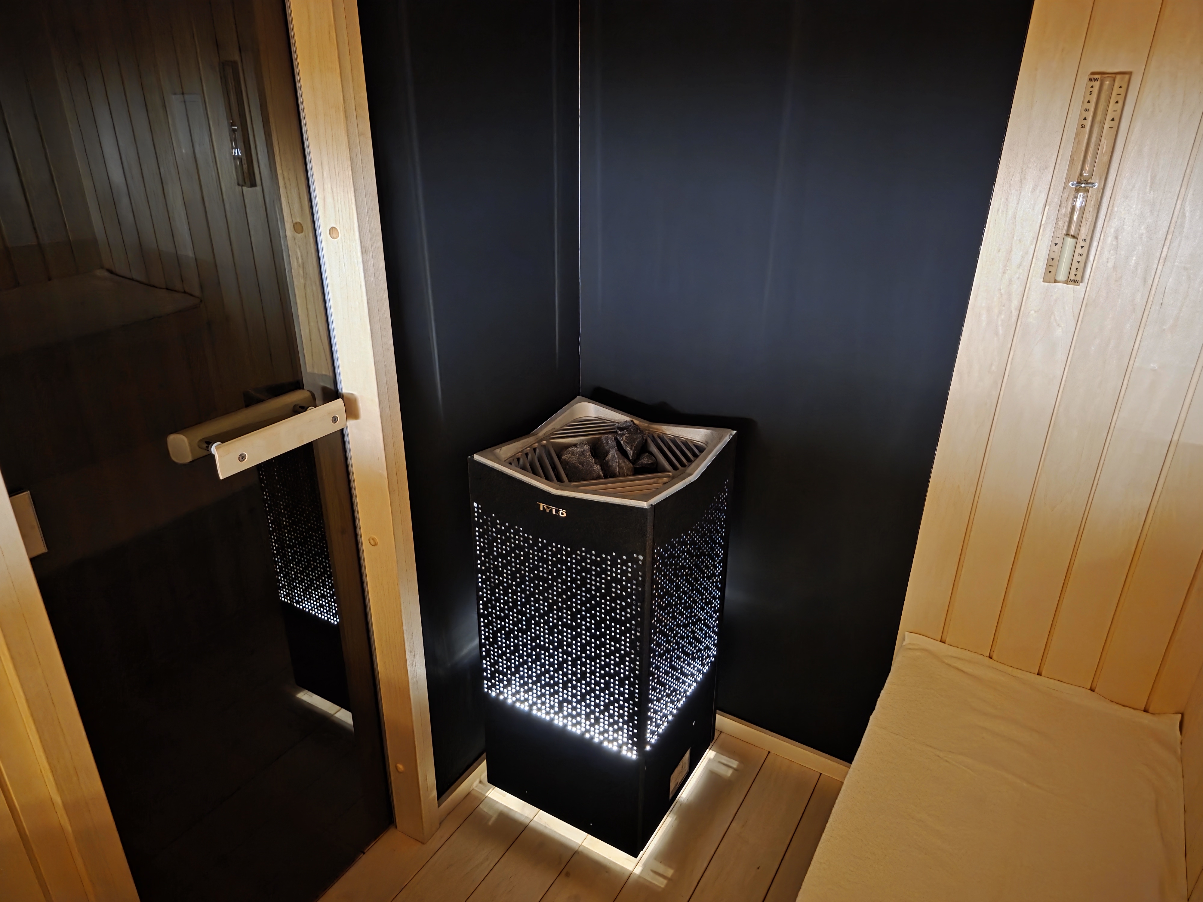 屋上サウナルーム内