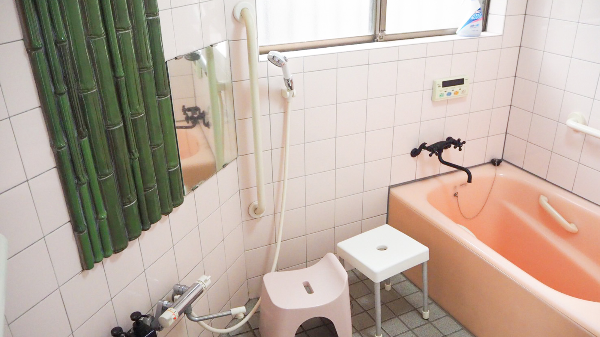 ・【浴室】アクティブに遊んだあと、のんびり湯船に浸かれば身体の疲れも癒されます