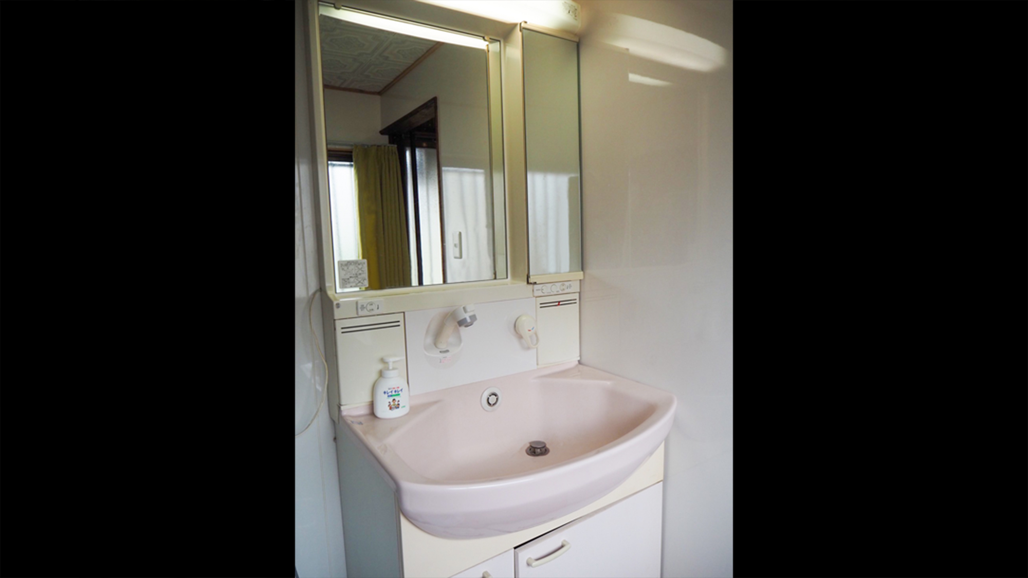 ・【洗面所】十分な広さがあり、慌ただしい朝も穏やかに準備ができます