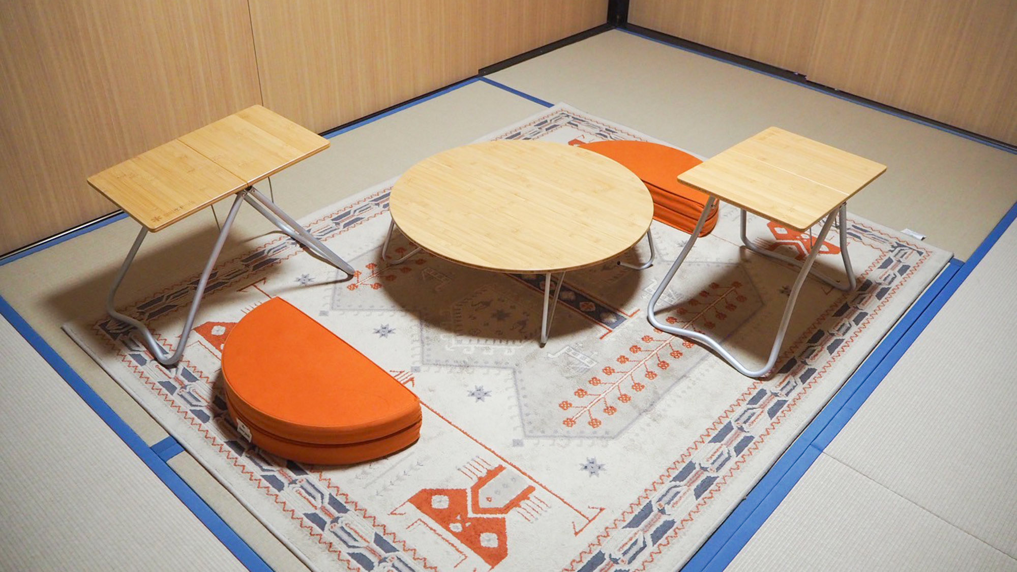 ・【客室】簡易テーブルとイスの和室はゆったり過ごすのに最適です