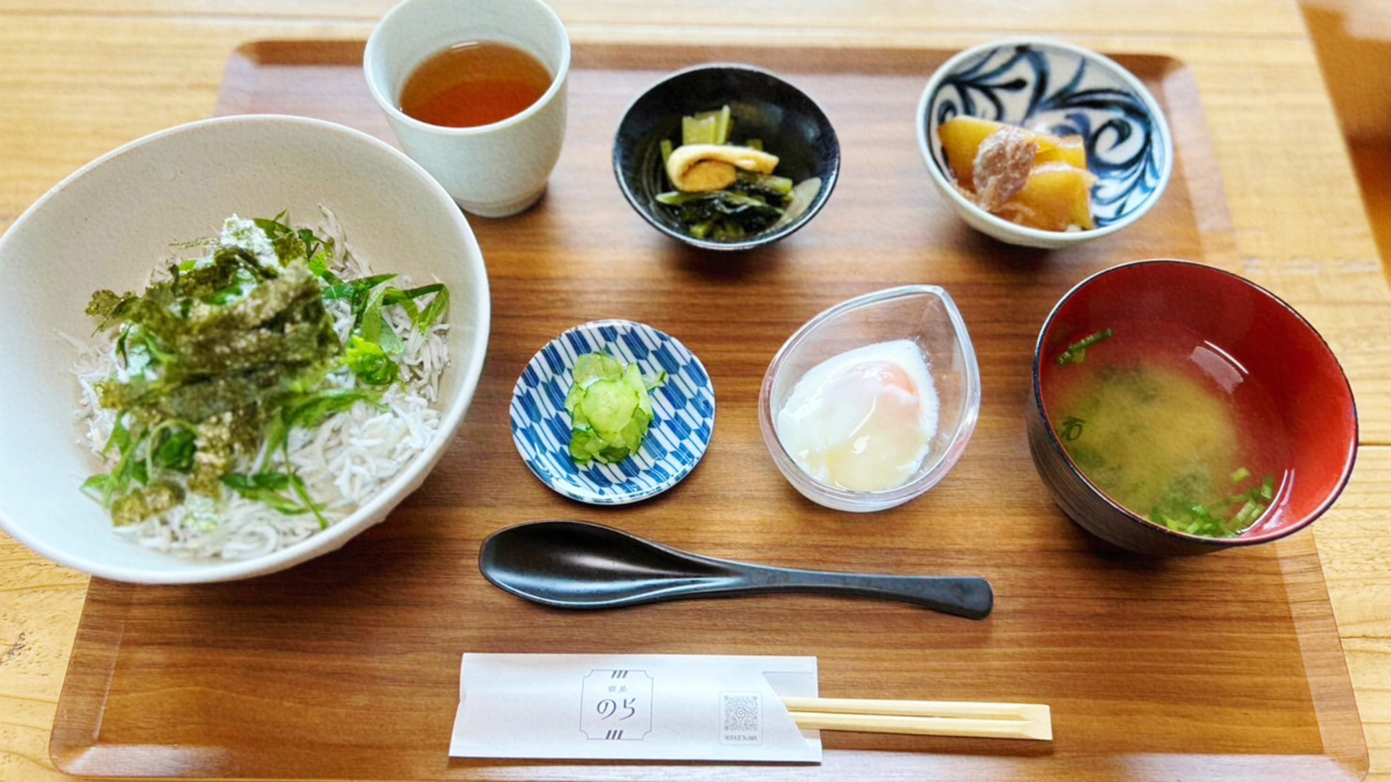 ・【喫茶/定食一例】瀬戸内海で獲れた新鮮なしらすをご飯にのせたしらす丼をぜひお召し上がりください