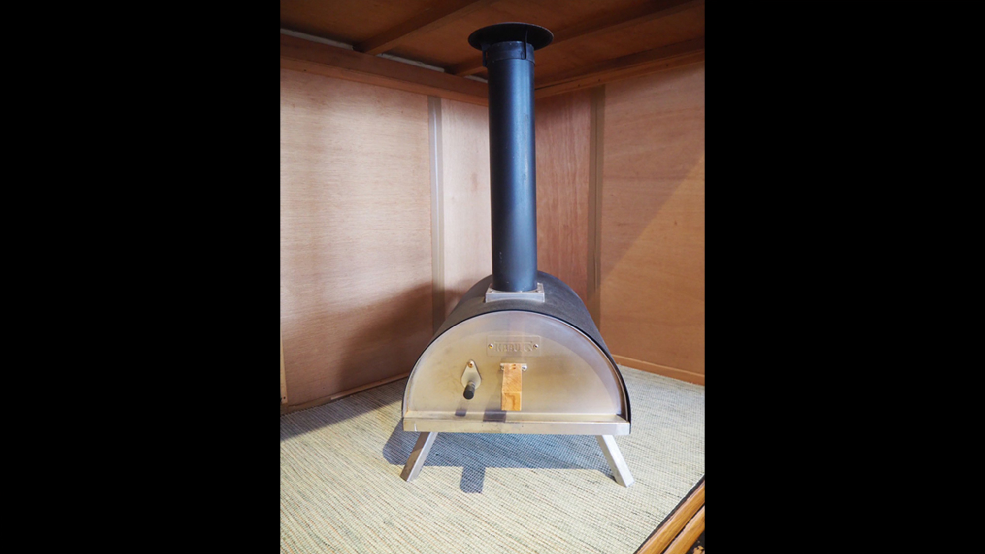 ・【ピザ窯】ピザやパンを焼くための小型の家庭用ピザ窯を完備