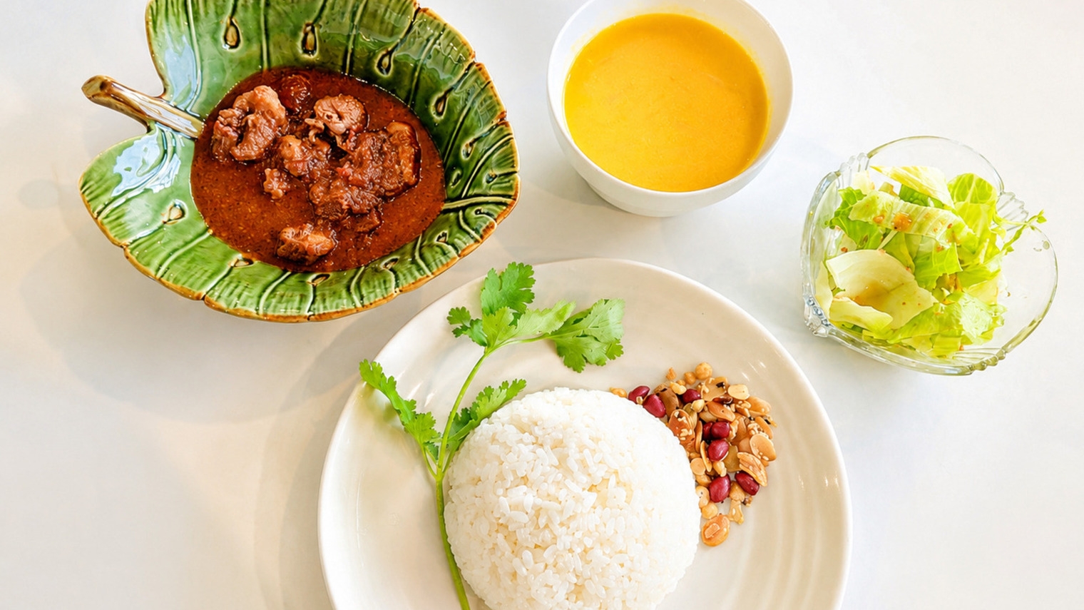 【5％OFF】【楽天スーパーSALE】【２食付】伊豆川奈の海一望！日替わり夜プレート＆手作り朝食！
