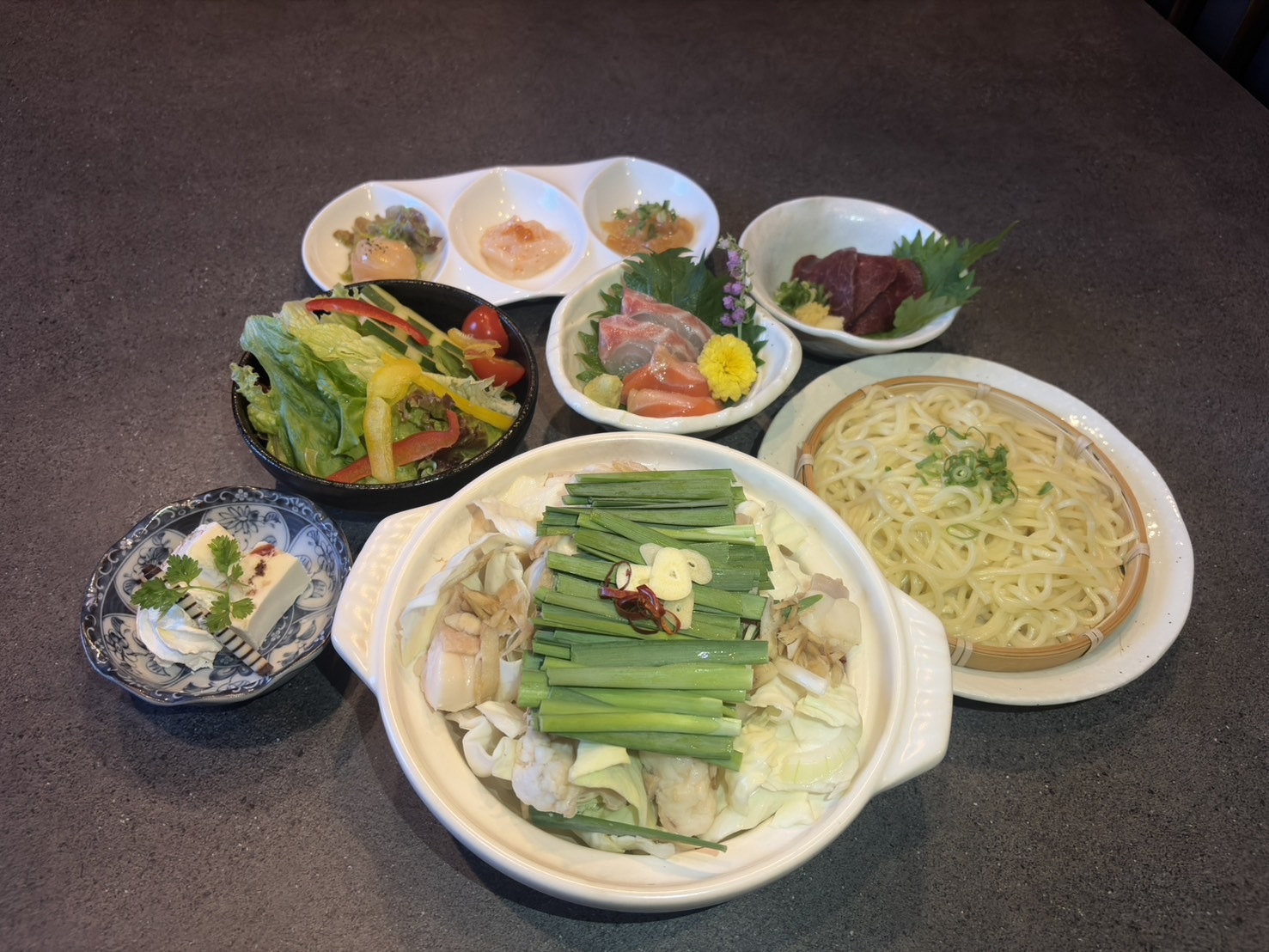 【1泊2食付】選べる3種の御膳♪　（和牛のもつ鍋・黒毛和牛の陶板蒸し・鹿児島県産黒豚のしゃぶしゃぶ）