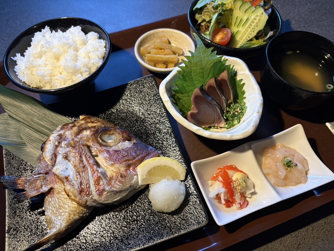 【1泊2食付】選べる3種の定食♪　（鯛の兜焼き定食・天ぷら定食・イカタル定食）