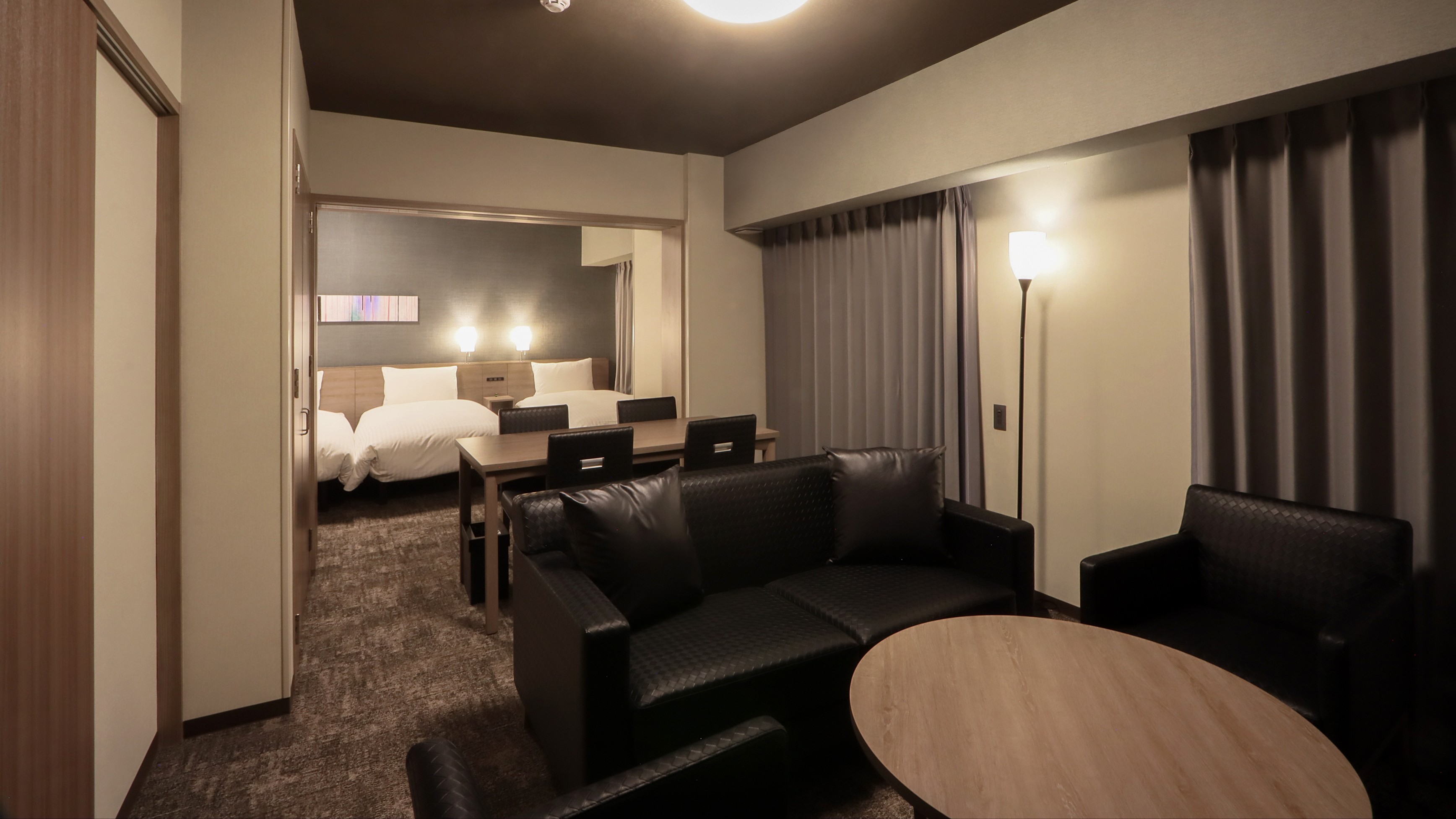 フォースルーム　※ご予約は公式HPにて承っております。