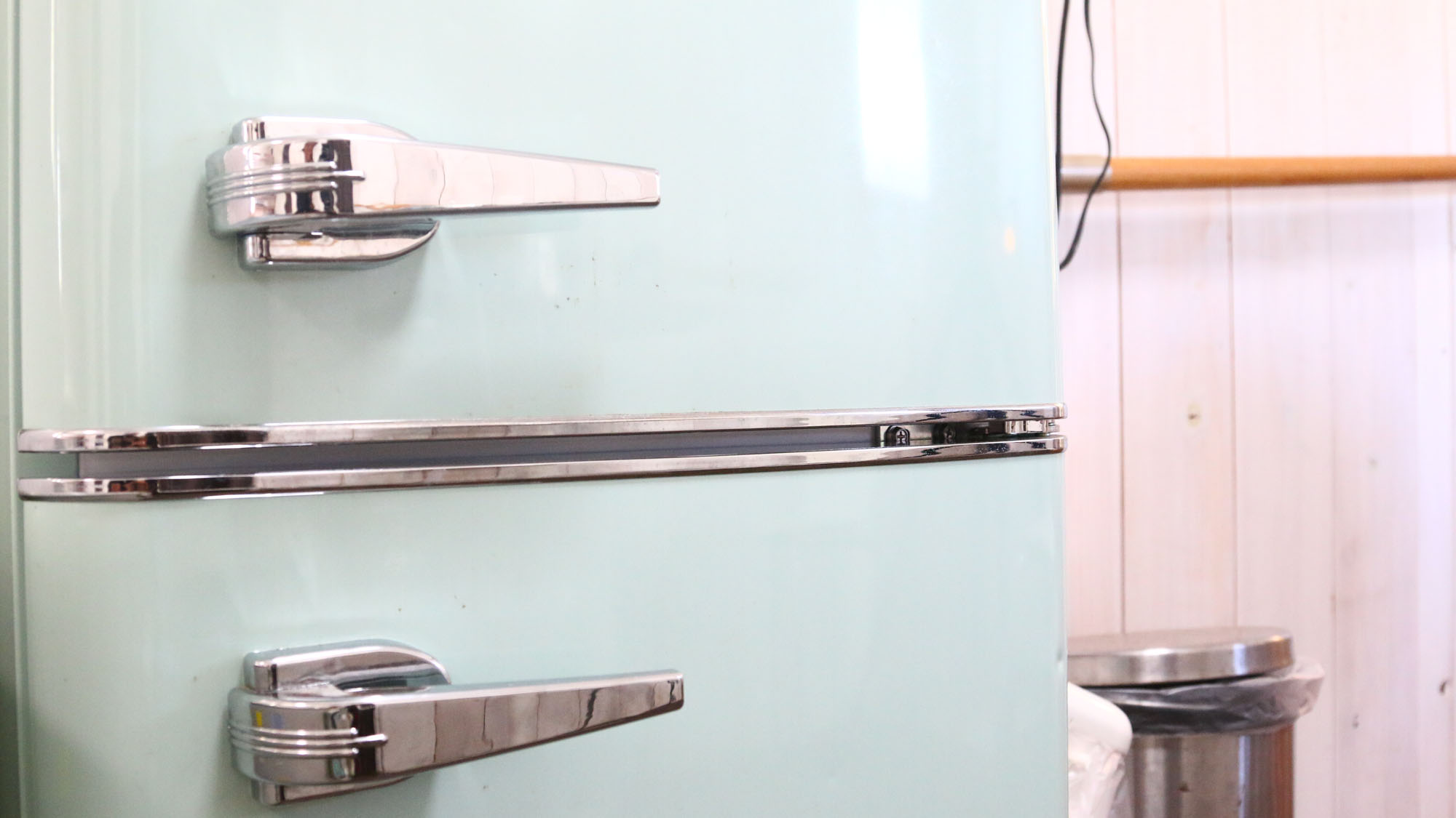 SEAコテージ◇中身空の冷蔵庫完備しています*