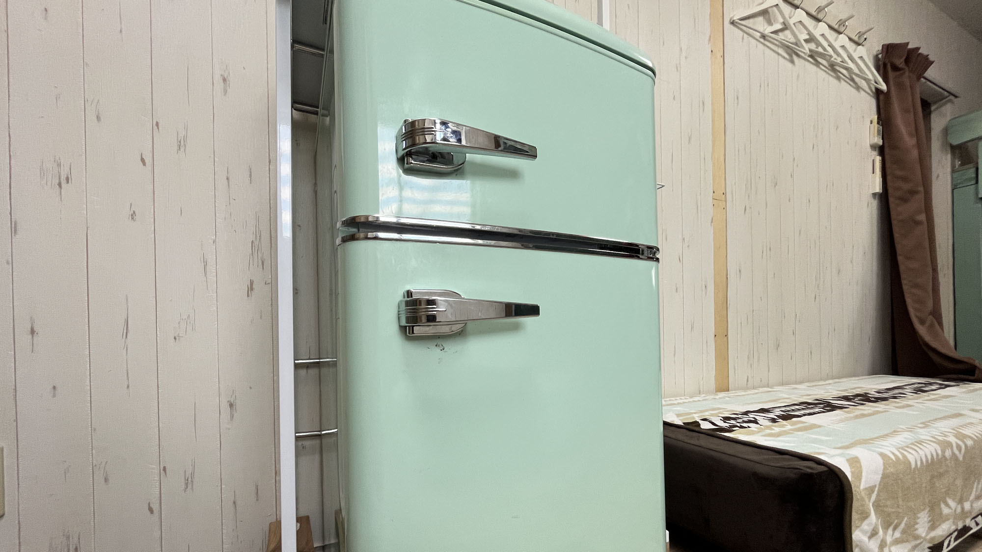 SKYコテージ◇中身空の冷蔵庫完備しています*