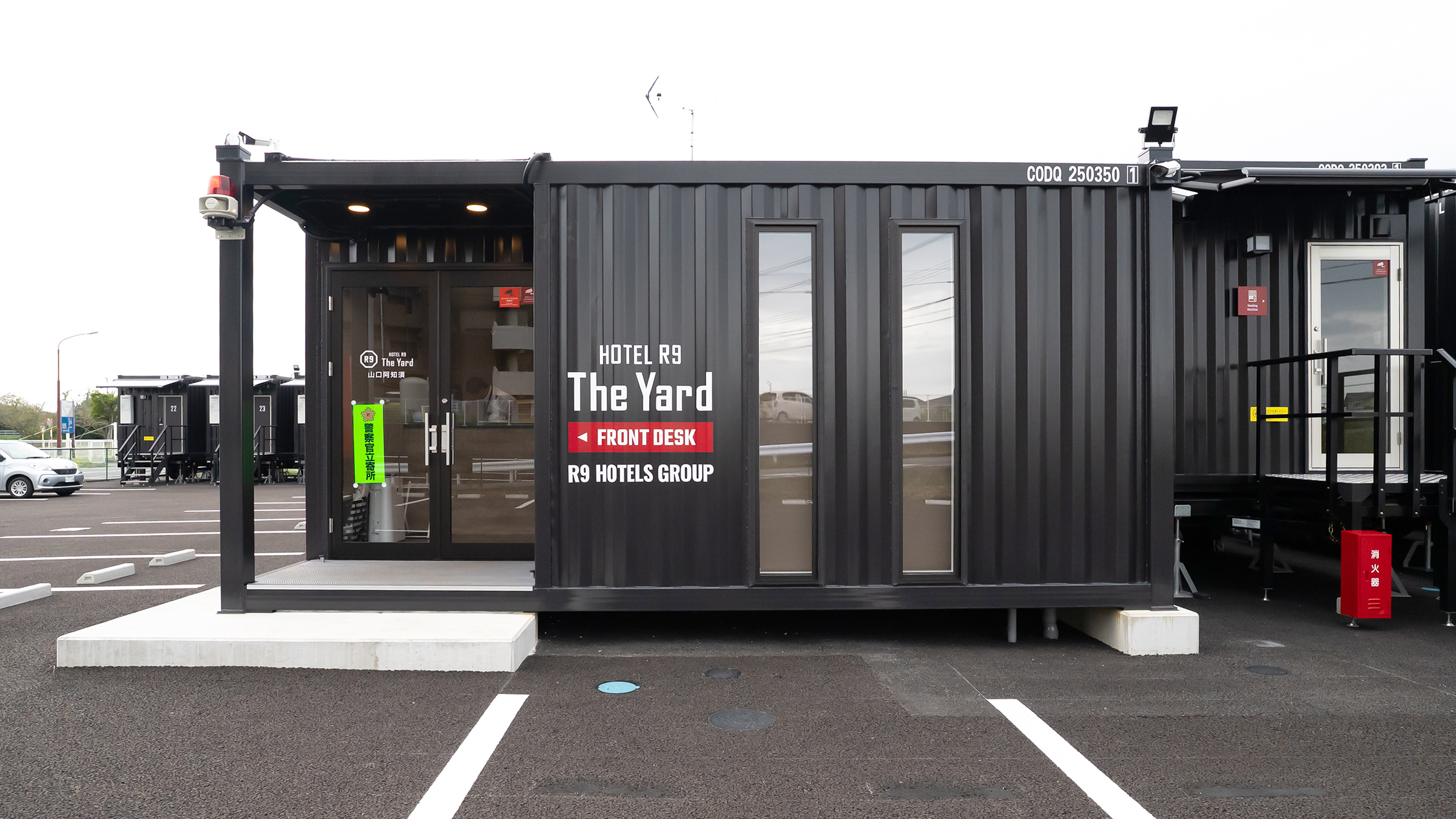 受付、ホットドリンク＆軽食（冷食食品）受け取りコーナー、アメニティーコーナーを完備。まずはこちらにお立ち寄りください！