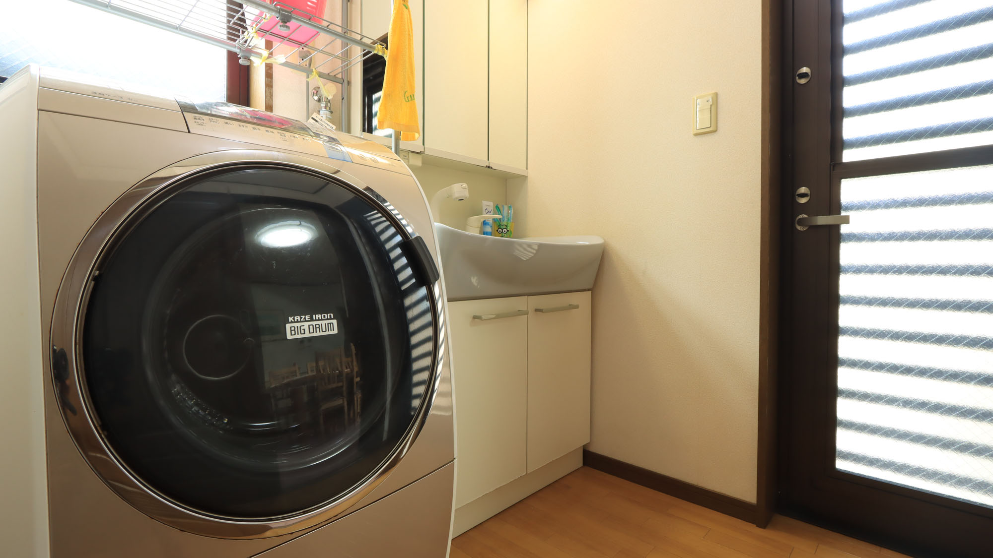 新館●自由に使えるドラム式洗濯機