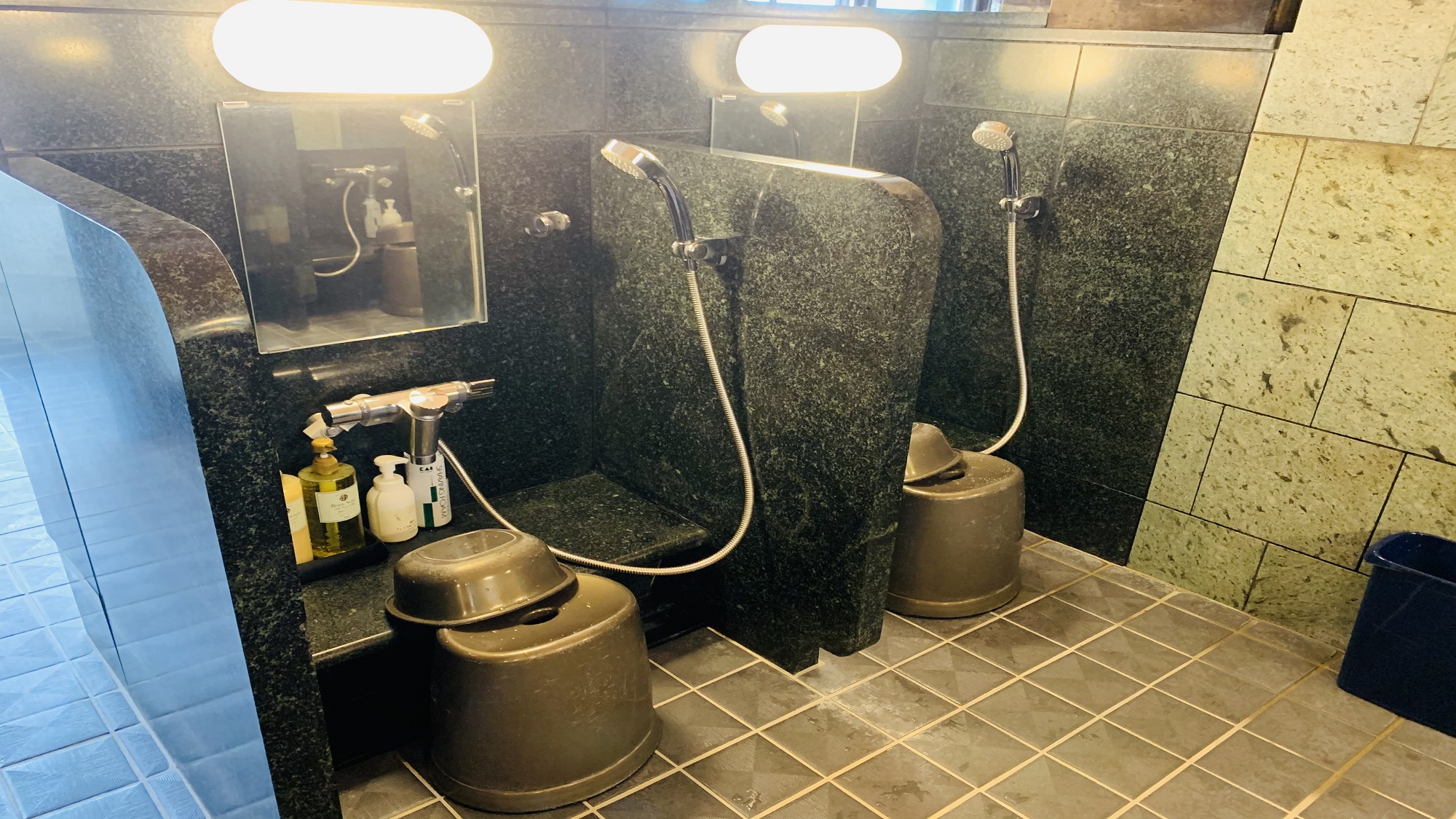 ◆10階男性大浴場　洗い場（カラン9個設置）